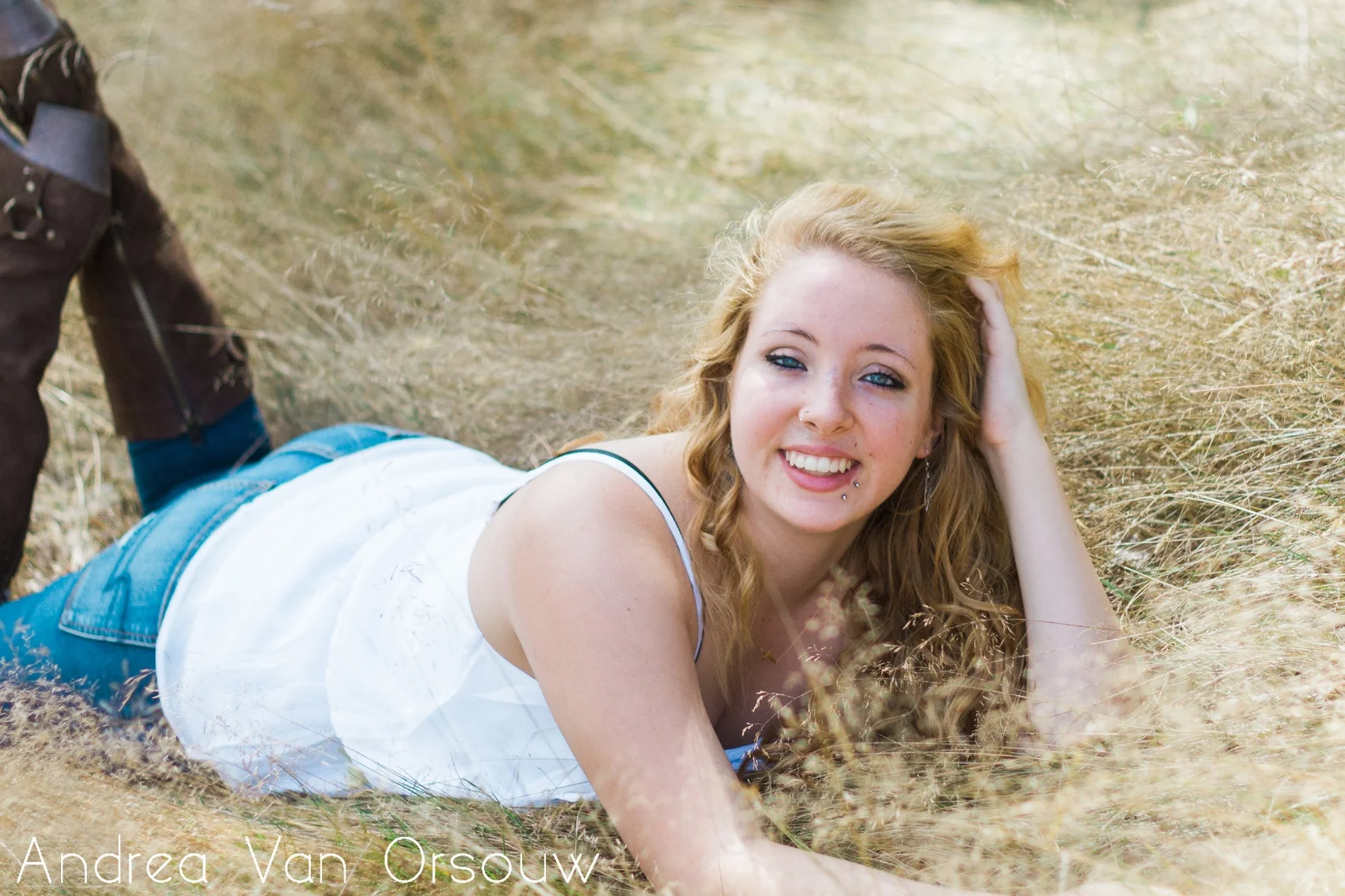 senior_girl_laying_on_hay.jpg