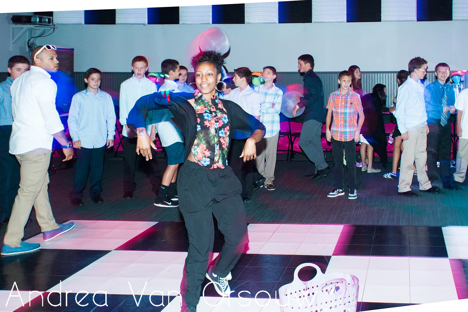 dancers_its2cool.jpg