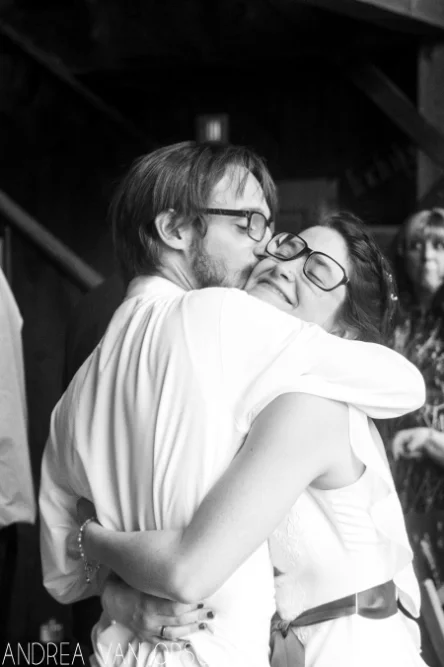 kiss_at_reception_couple.jpg