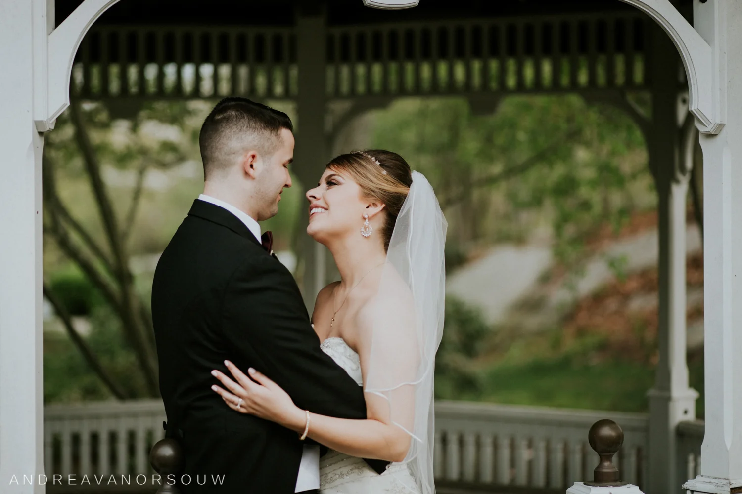 bride_groom_pretty_spring_wedding_rhode_island_photographer.jpg