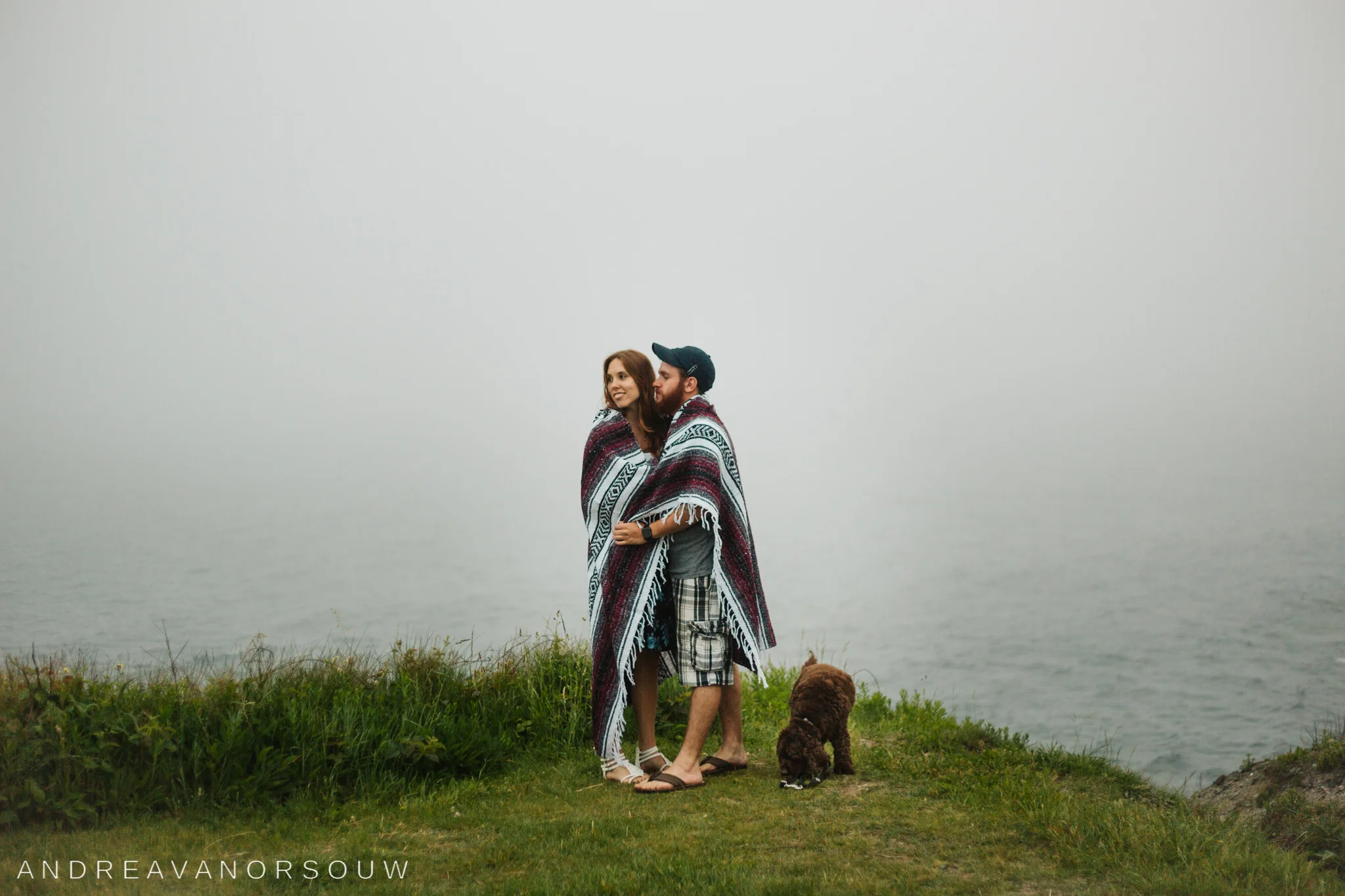 jamestown_rhode_island_Ri_engagement_session_photoshoot_wedding_outdoors_connecticut_wedding_new_england_photographer_prop_puppy_dog_ocean_beach_state_cliff_beavertail.jpg