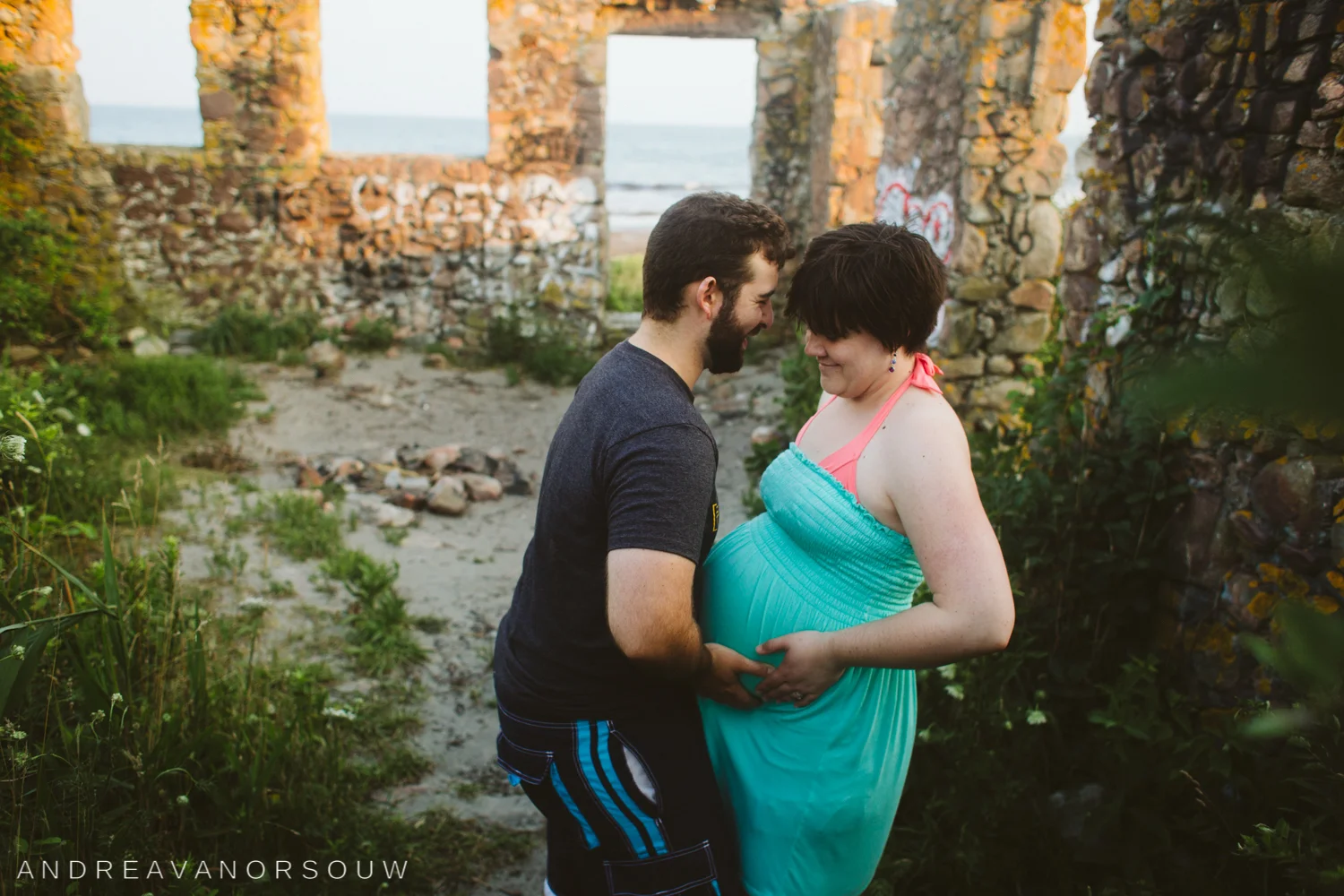 narragansett_rhode_island_scarborough_beach_maternity_married_couple_connecticut_new_england_wedding_photographer_natural_fun_geniune_laidback.jpg