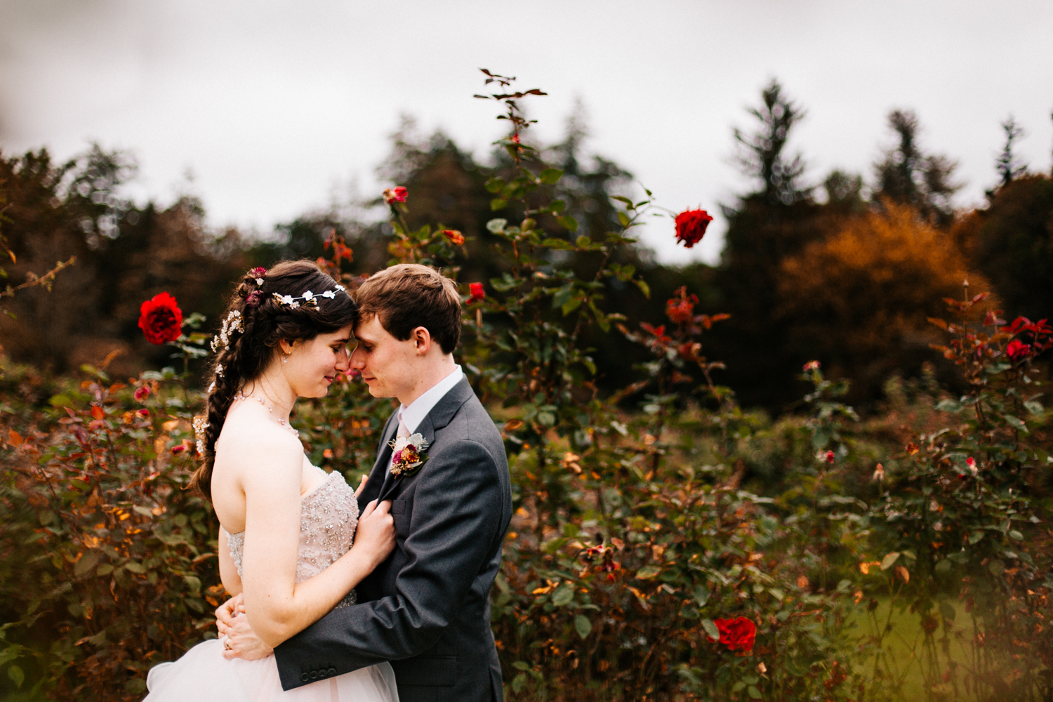 wedding-connecticut-elizabeth-park-hartford-new-england-rose-themed-fall-wedding.jpg