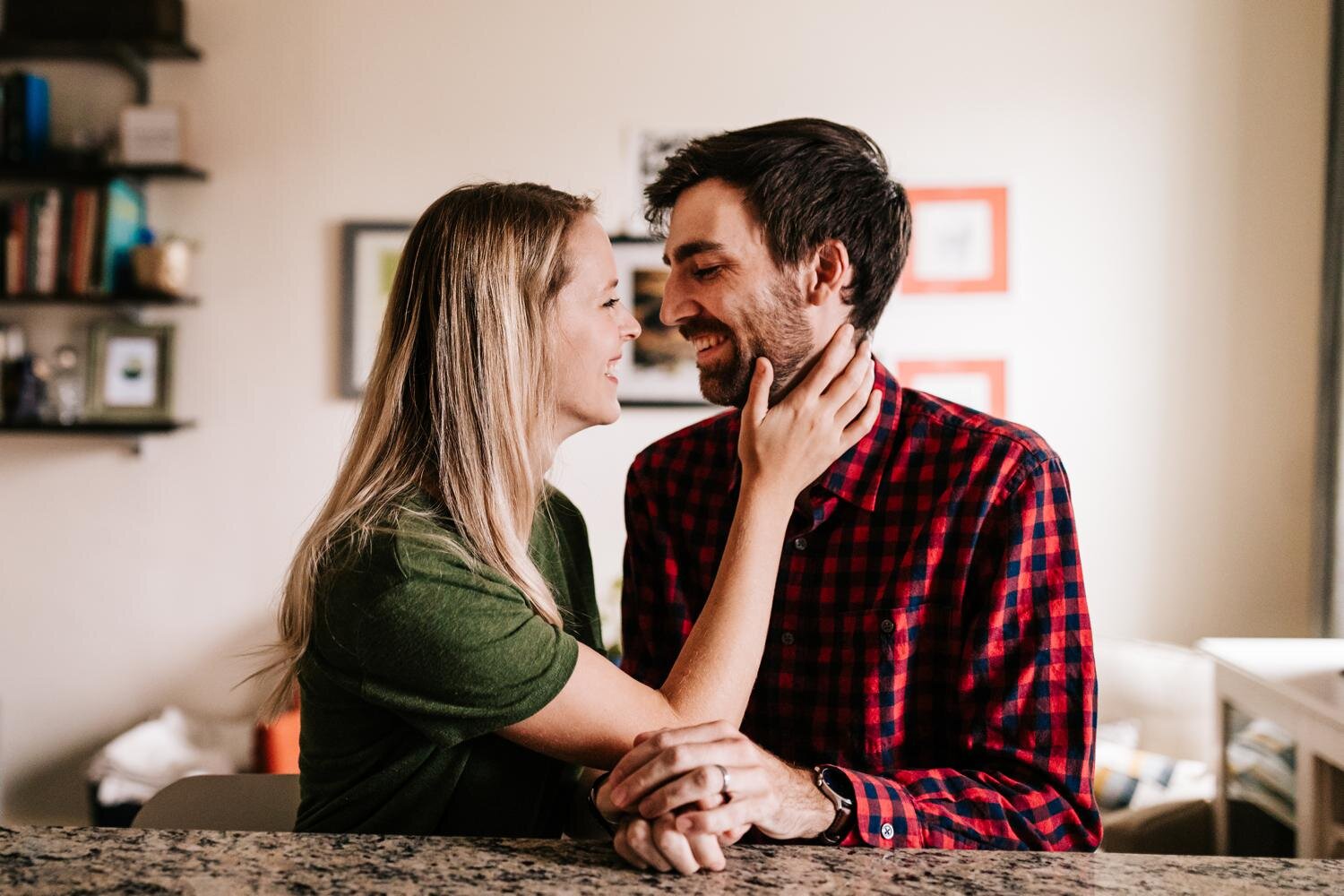 couple-at-kitchen-table-cuddling-at-home-new-mexico