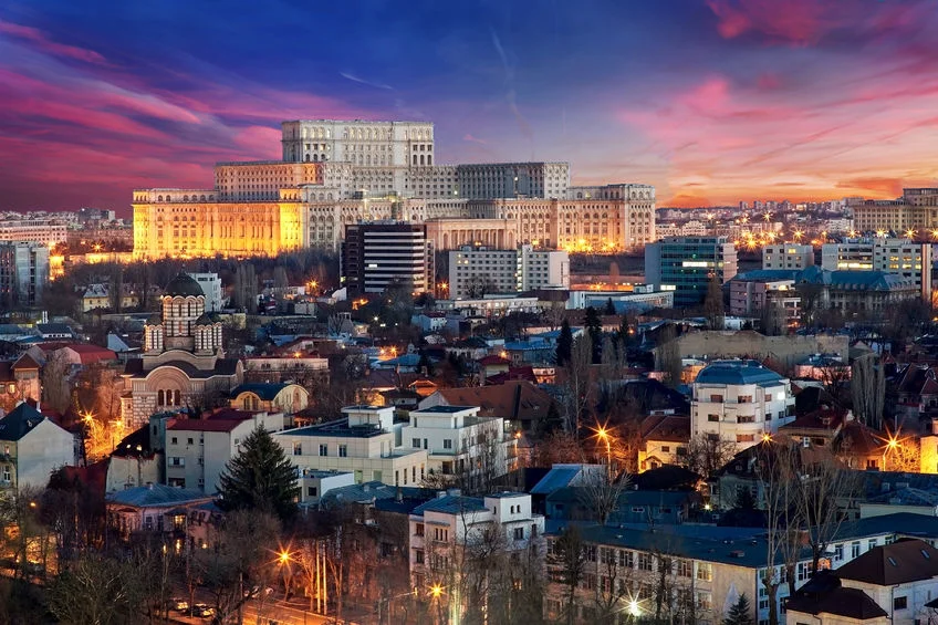 București, Palatul Parlamentului la apus, copyright imagine: outchill/123RF