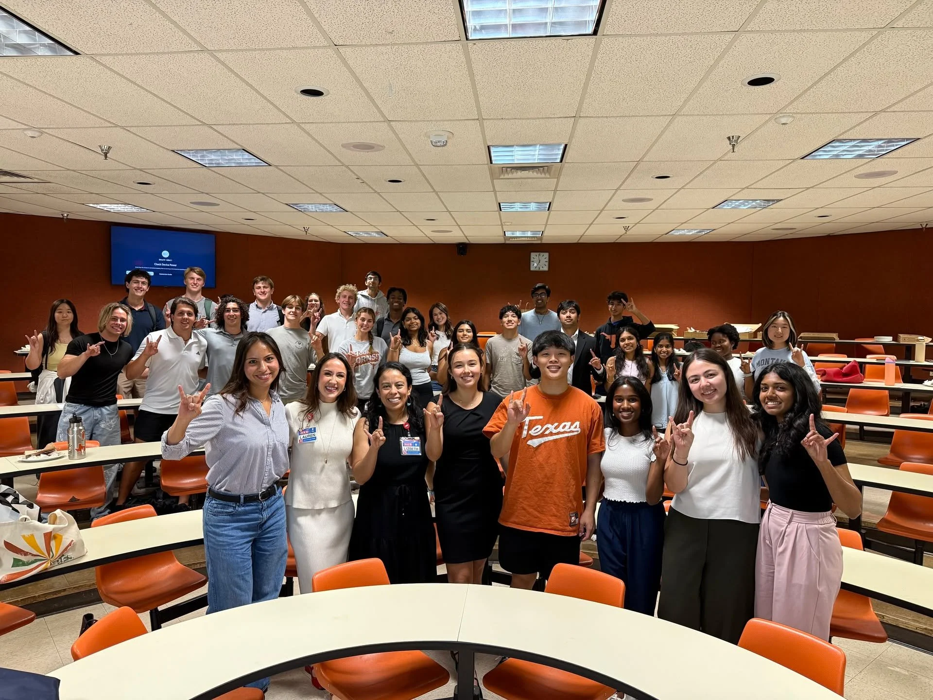 That's a wrap on HBA GM #3! Thank you to our speakers from H-E-B for taking the time to teach us more about interviewing and recruitment, as well as the various opportunities within H-E-B! 

@heb #gm #interviewing #recruitment #hba