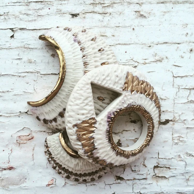 14K GOLD LUSTERED WHITE PORCELAIN