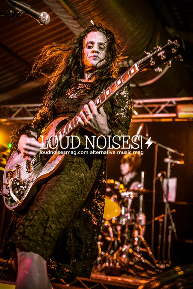 Babes In Toyland - Sweet '69 - Live Noises!