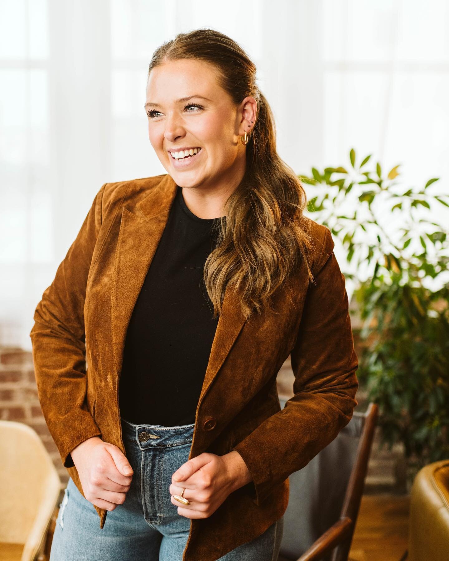 Let&rsquo;s update your headshot! 

&bull;15 minute shoot
&bull;one location 
&bull;one outfit 
&bull;2-3 high res images 

I also offer more in-depth branding headshot sessions. Message me for more details!