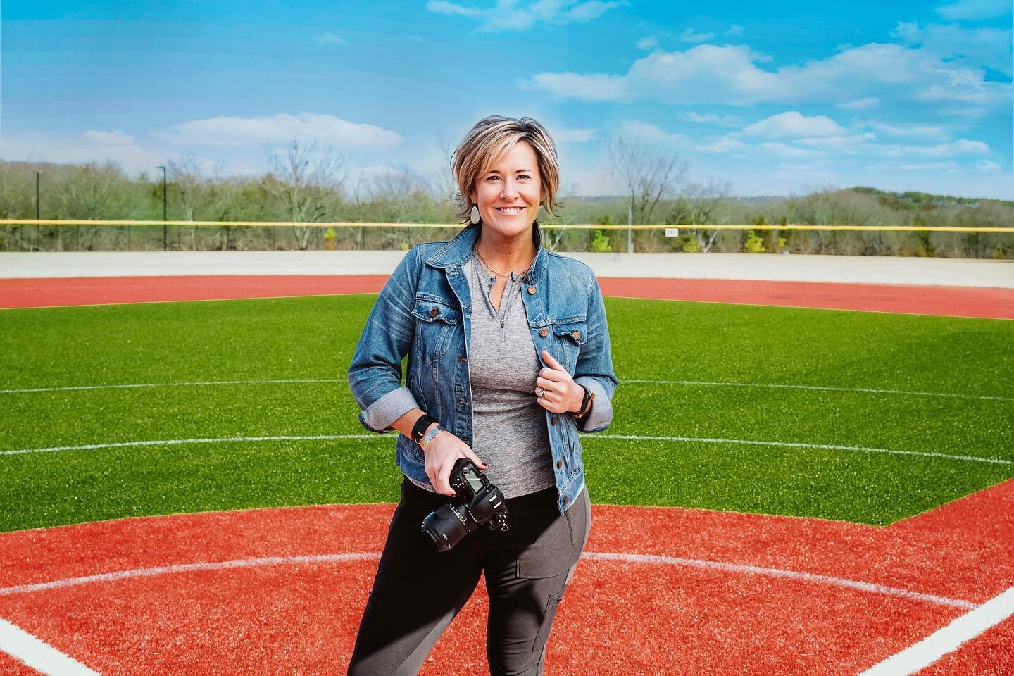 Follow along with @sarahhoodphoto as she starts  her sports photography business. 

#headshotsession #headshots #headhsot #arkansas #arkansasphotographer #arkansassportsphotographer #fayettevillearkansas #nwa #northwestarkansas #northwestarkansasphot