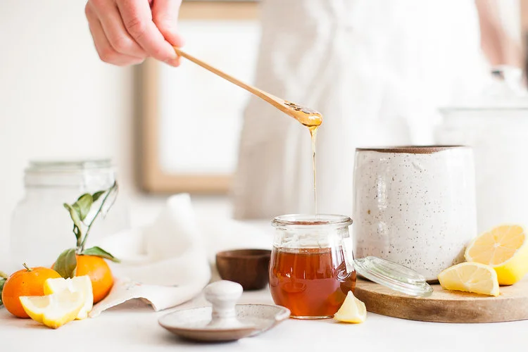 Use it every day or just to adorn your kitchen counter, The Farmhouse Honey Pot and Wooden Dipper set adds true farmhouse charm to any home. 