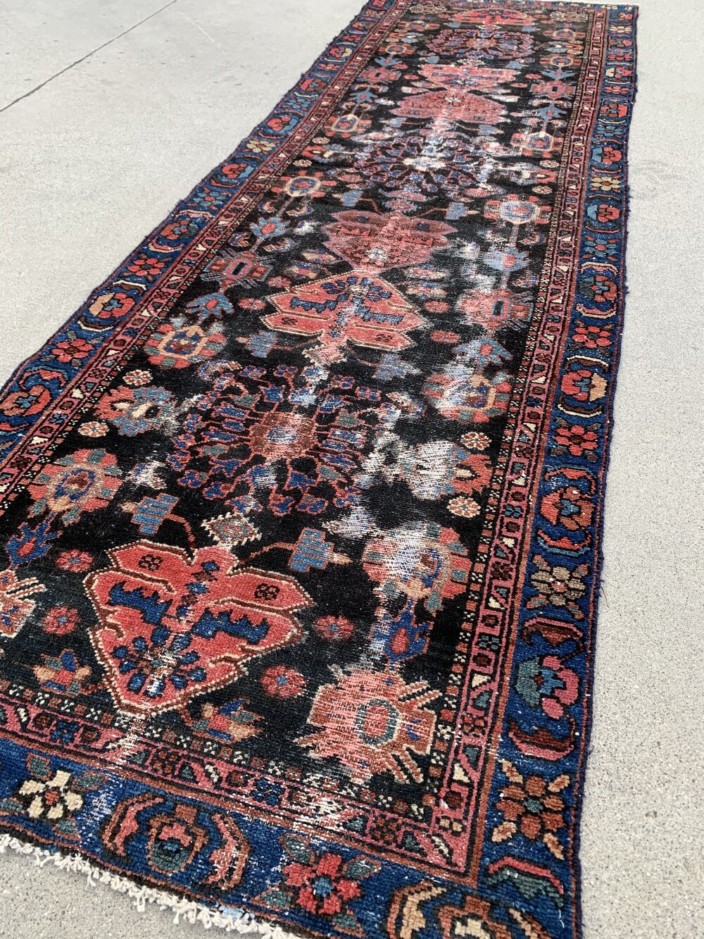 Kennedy Rose Interiors is a curated vintage rug shop offering a  highly-curated collection of one-of-a-kind, hand-knotted, antique, and  vintage rugs with a focus on timeless design, sustainability, authenticated  quality, and rich histories.