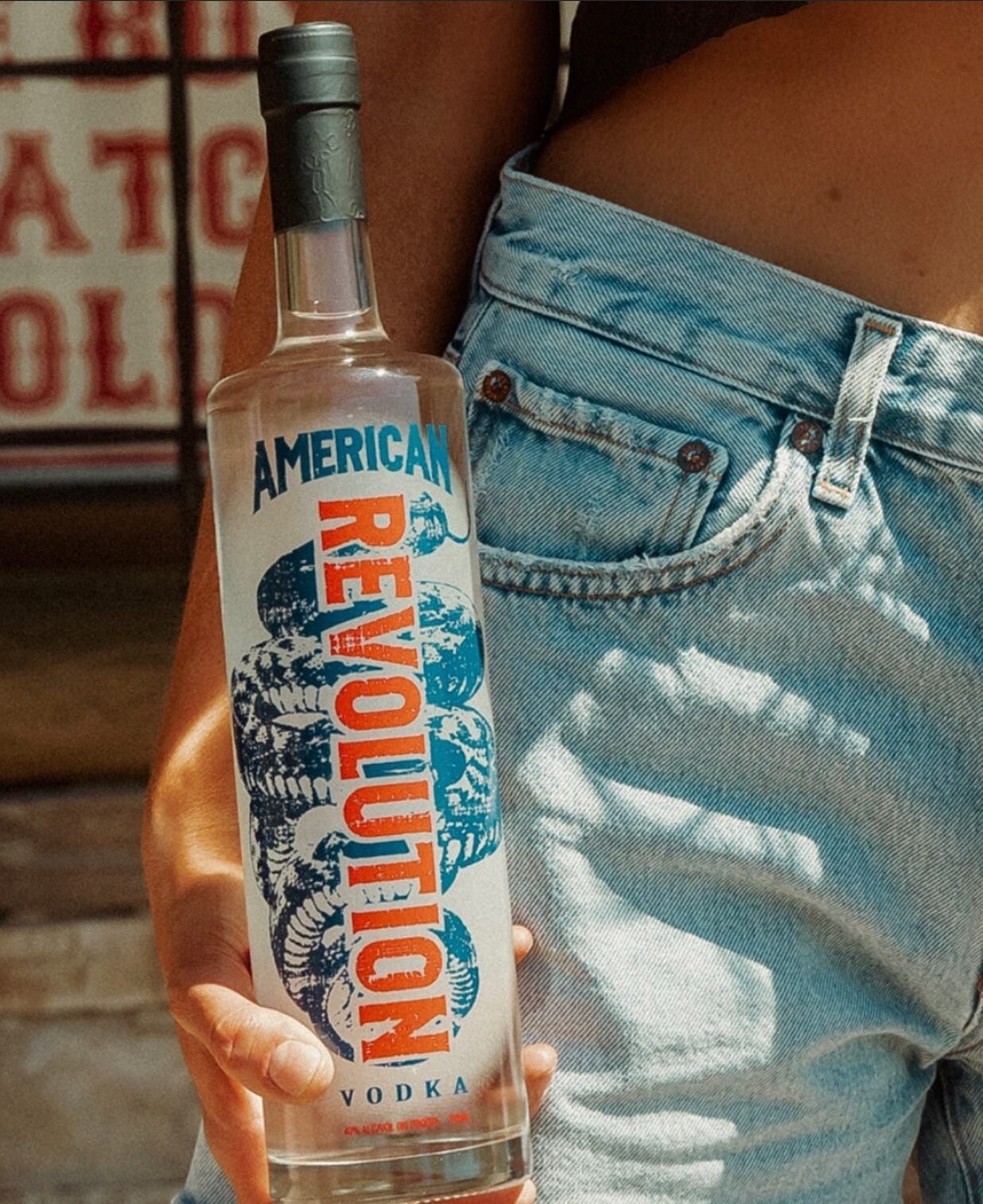 Mondays aren&rsquo;t so bad when you drink quality, clean vodka on the weekends 🇺🇸🇺🇸🇺🇸. Veteran built. Freedom strong 💪 

.
.
.
.
#drink #drinks #food #cocktails #bar #cocktail #bartender #vodka #love #premium #mixology #party #alcohol #drinks