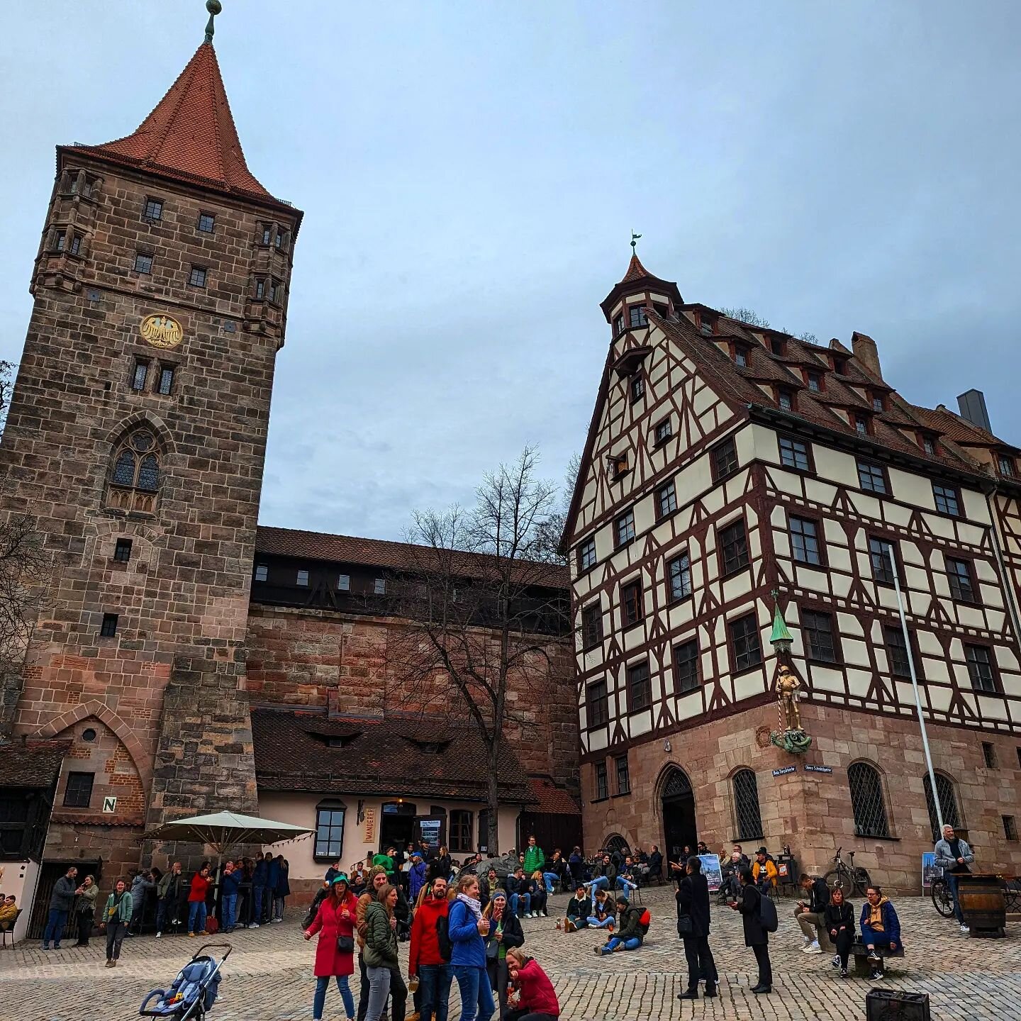 More #Disney fakery afoot in N&uuml;rnberg. Gimme a break guys, you're not fooling anyone. #n&uuml;rnberg #germany #history #medieval #fake #fakenews #building  #castle #buildingphotography #archidaily #architecture #architechturephotography #timber