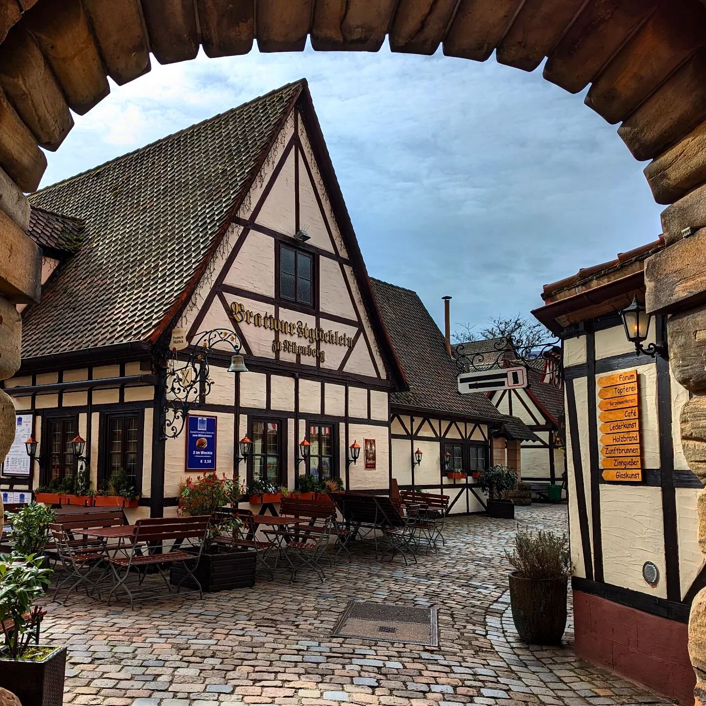 Old timedy. #nuremberg #n&uuml;rnberg #germany #deutschland #medieval #building #travelgram #travel #timber #wood #looksfake