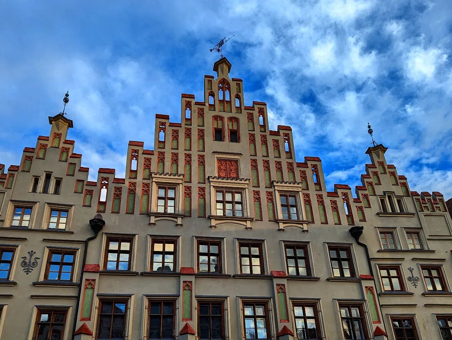 Forgotten #Bavaria pic. Again - nice try guys - not buying that this is real. #germany #bayern #deutschland #travelphotography #travelgram #travel #architechturephotography #architecture #building #buildingphotography