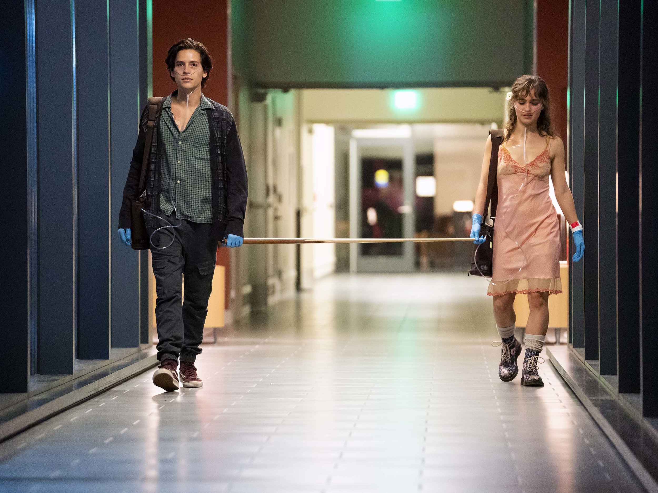  Haley Lu Richardson, Cole Sprouse  Alfonso Bresciani/CBS/Lionsgate 