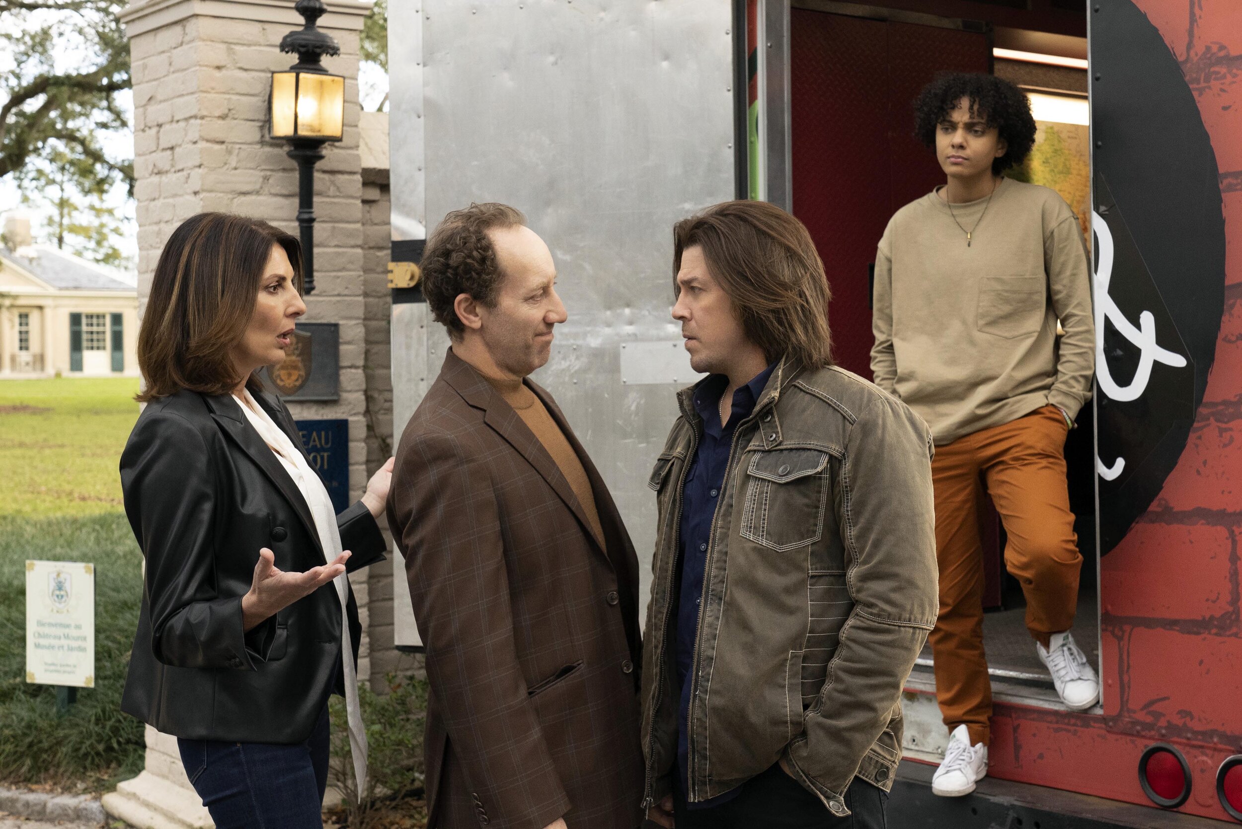  Gina Bellman, Joey Slotnick, Aleyse Shannon, and Christian Kane stars in LEVERAGE: REDEMPTION 