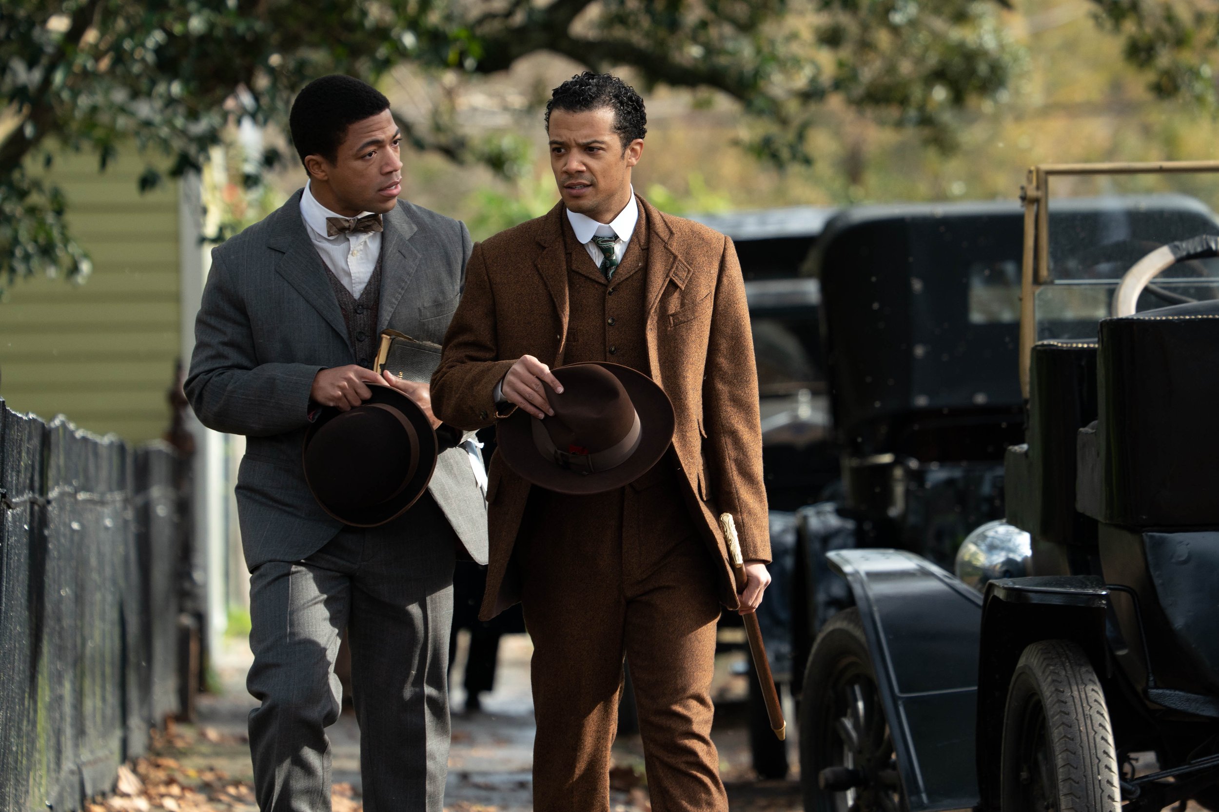  Jacob Anderson as Louis De Point Du Lac and Steven Norfleet as Paul De Pointe Du Lac – Interview with the Vampire _ Season 1, Episode 1 – Photo Credit: Alfonso Bresciani/AMC 