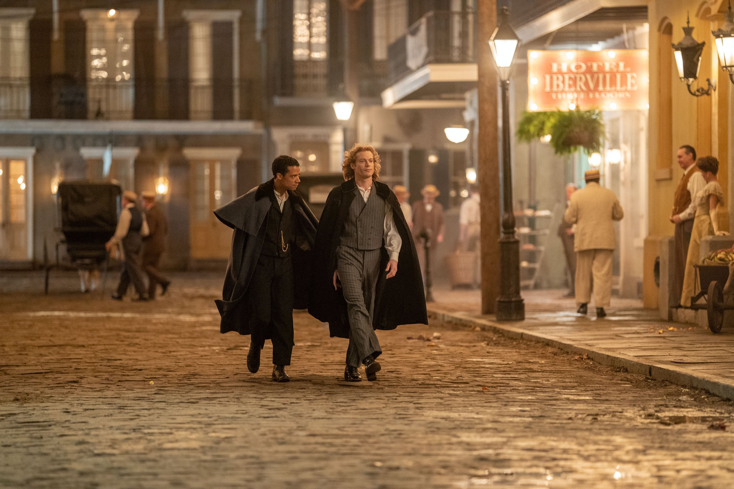  Jacob Anderson as Louis De Point Du Lac and Sam Reid as Lestat De Lioncourt – Interview with the Vampire _ Season 1, Episode 2 – Photo Credit: Alfonso Bresciani/AMC 