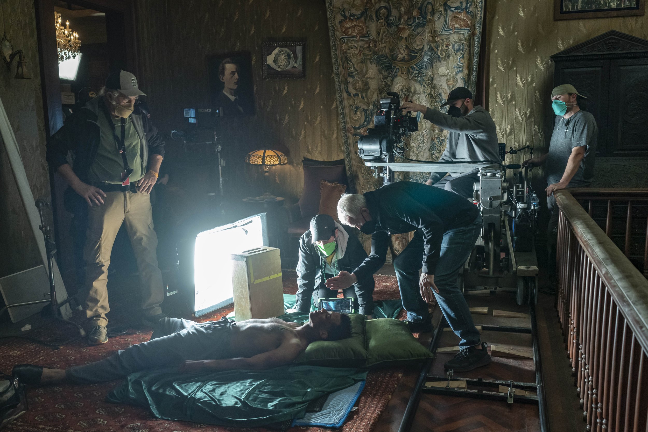  BTS, Crew, Director Levan Akin and Jacob Anderson as Louis De Point Du Lac - Interview with the Vampire _ Season 1, Episode 6 - Photo Credit: Alfonso Bresciani/AMC 