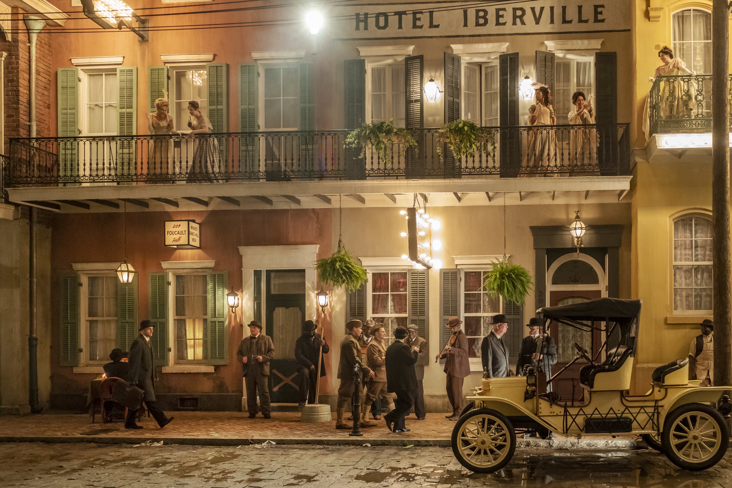  Hotel Iberville in Storyville, New Orleans (1910s) - Interview with the Vampire _ Season 1, Episode 1 - Photo Credit: Alfonso Bresciani/AMC 