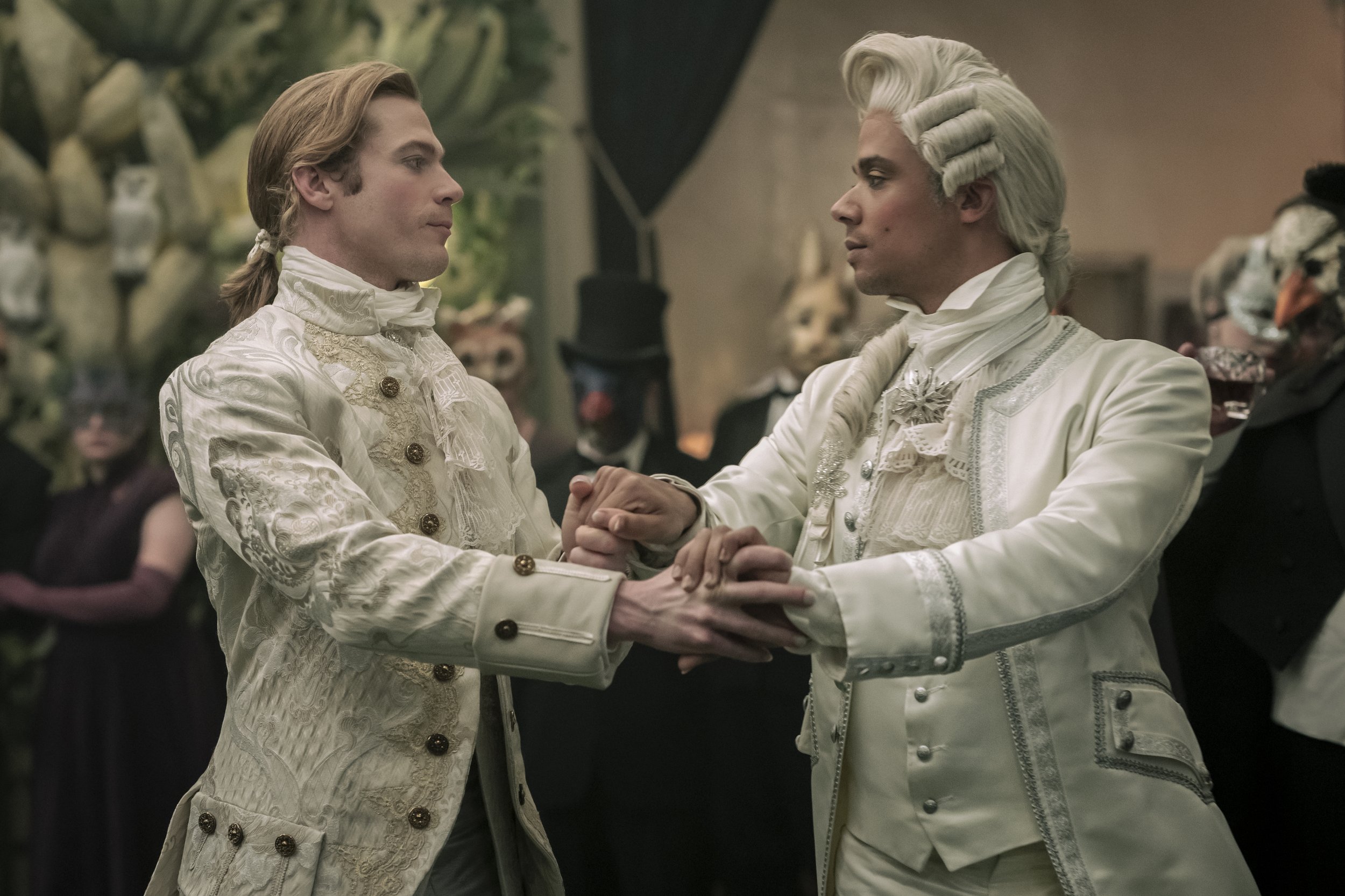  Jacob Anderson as Louis De Point Du Lac and Sam Reid as Lestat De Lioncourt - Interview with the Vampire _ Season 1, Episode 7 - Photo Credit: Alfonso Bresciani/AMC 