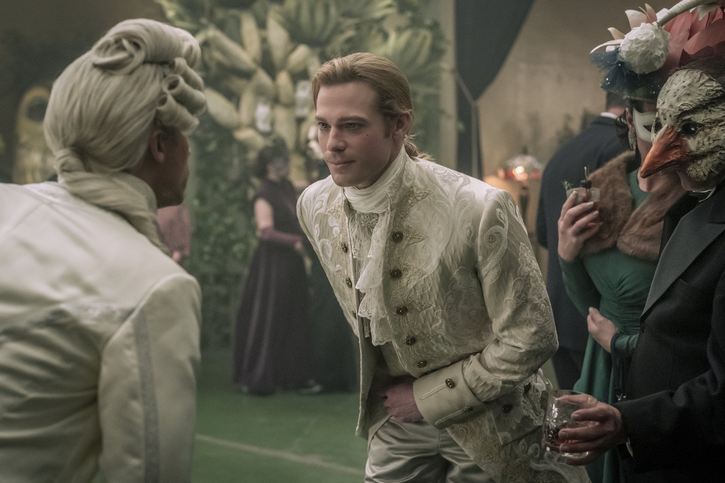  Sam Reid as Lestat De Lioncourt and Jacob Anderson as Louis De Point Du Lac - Interview with the Vampire _ Season 1, Episode 7 - Photo Credit: Alfonso Bresciani/AMC 