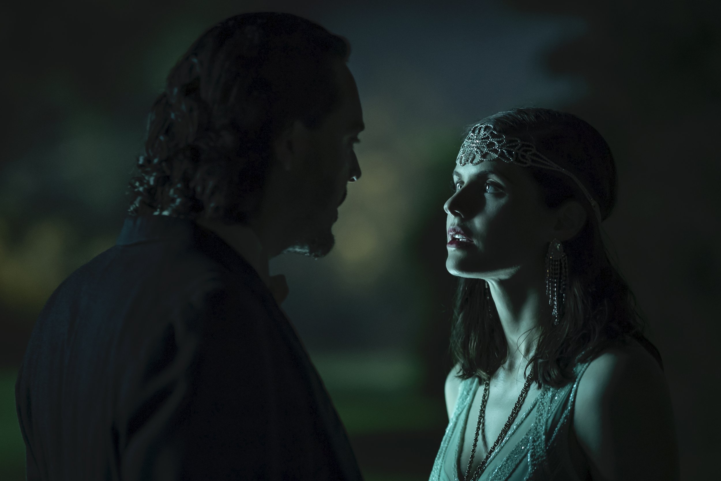  Alexandra Daddario as Dr. Rowan Fielding and Jack Huston as Lasher - Mayfair Witches _ Season 1, Episode 5 - Photo Credit: Alfonso Bresciani/AMC 