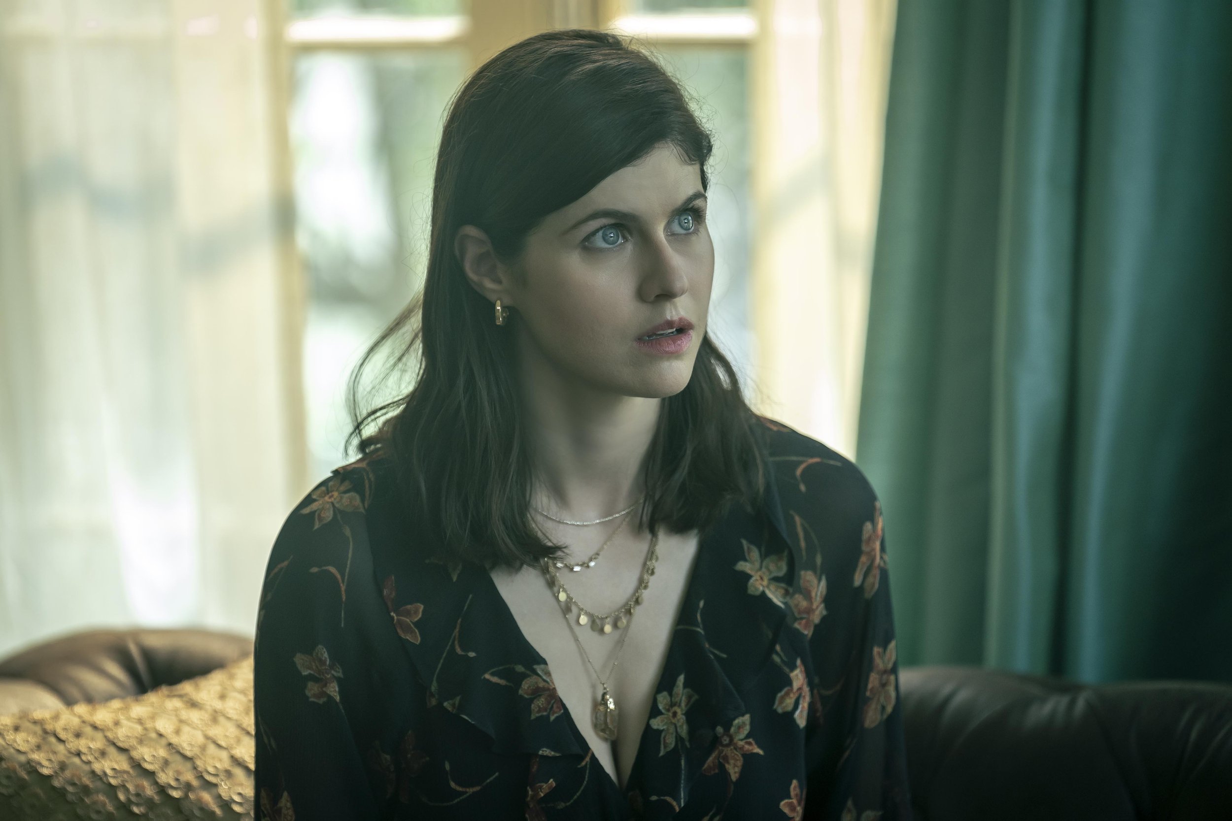  Alexandra Daddario as Dr. Rowan Fielding - Mayfair Witches _ Season 1, Episode 6 - Photo Credit: Alfonso Bresciani/AMC 