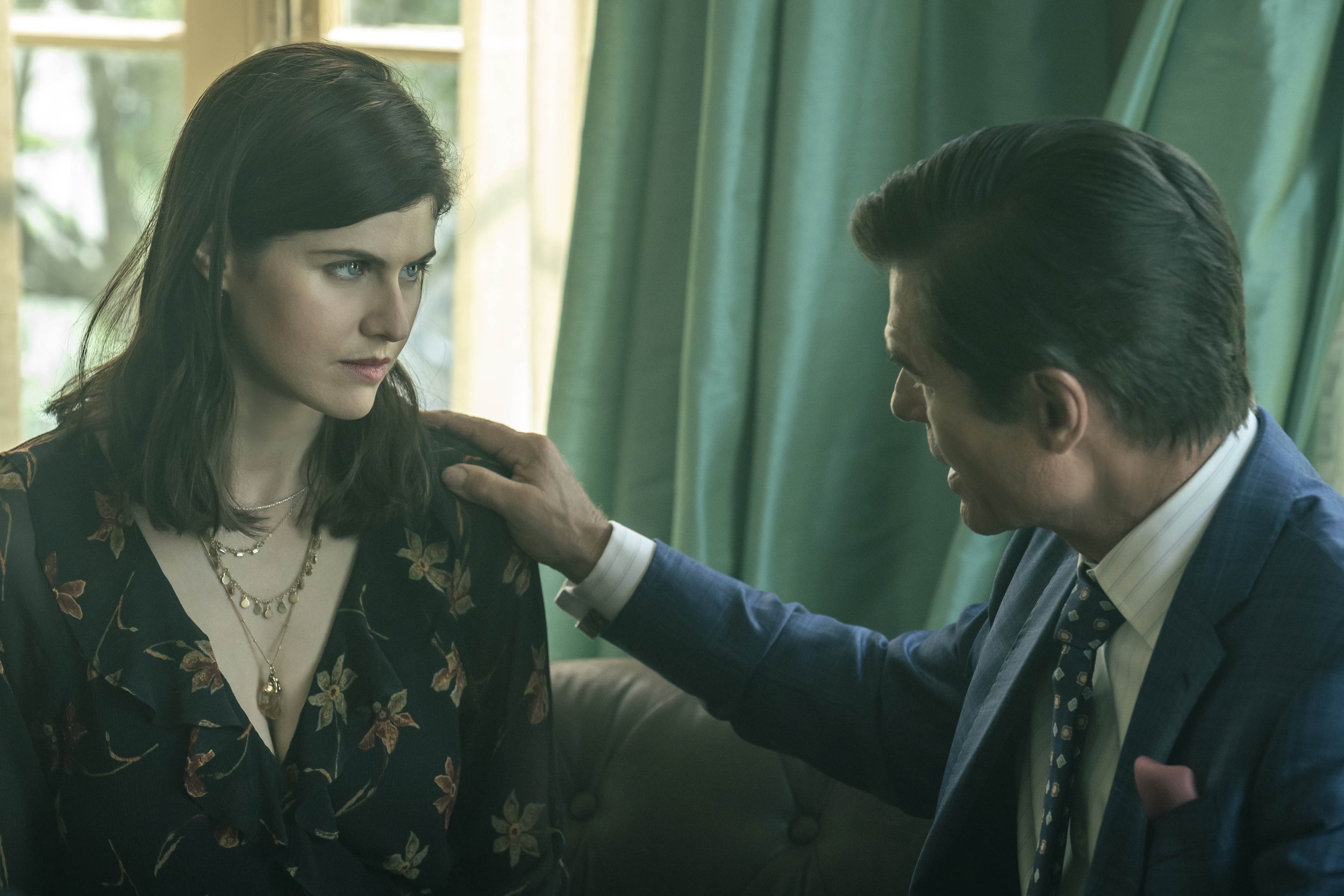  Alexandra Daddario as Dr. Rowan Fielding and Harry Hamlin as Cortland Mayfair - Mayfair Witches _ Season 1, Episode 6 - Photo Credit: Alfonso Bresciani/AMC 