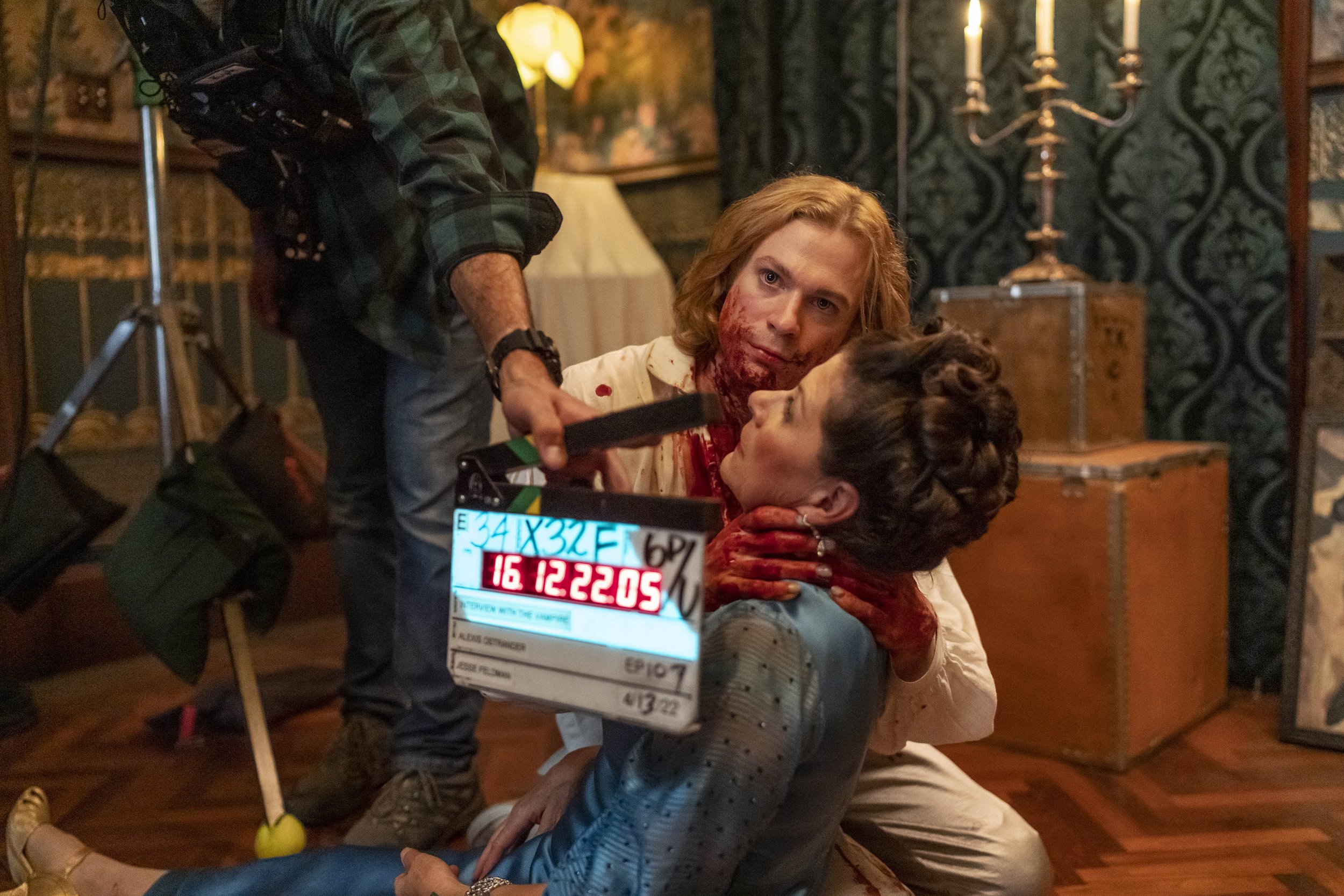  BTS, Sam Reid as Lestat De Lioncourt and Wendy Miklovic as Opera Society Madame - Interview with the Vampire _ Season 1, Episode 7 - Photo Credit: Alfonso Bresciani/AMC 