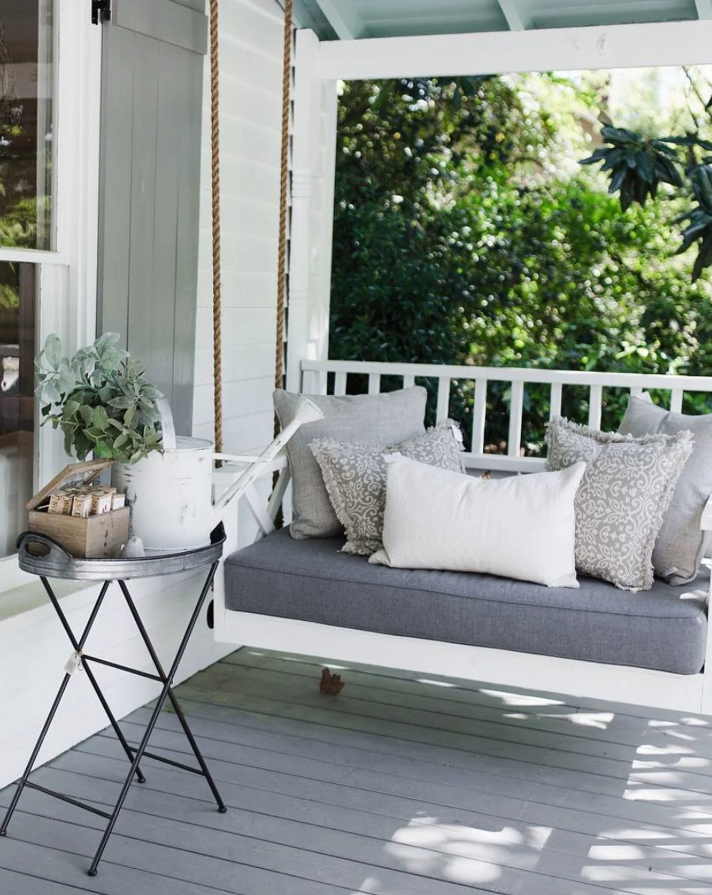 Porch pic 4.jpg