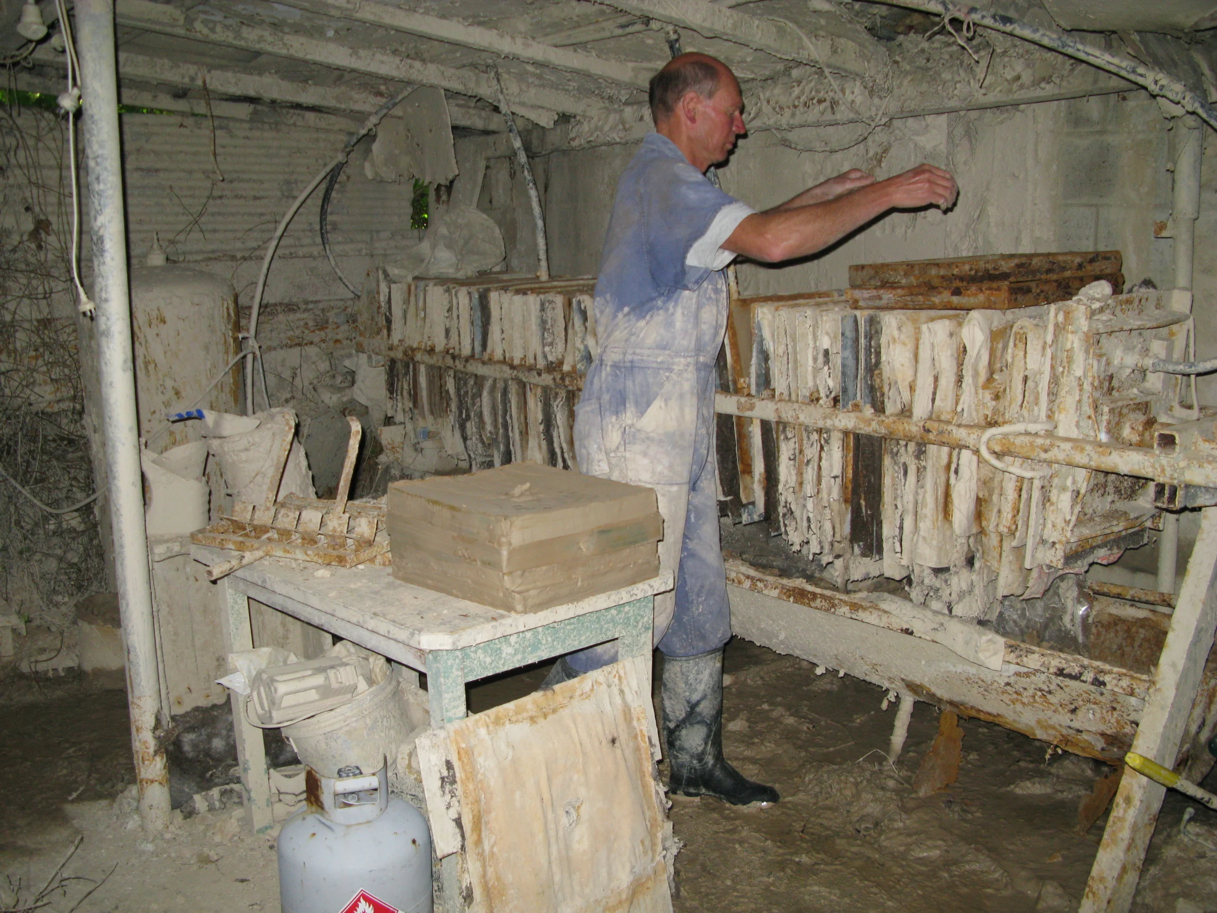 Unloading filter press