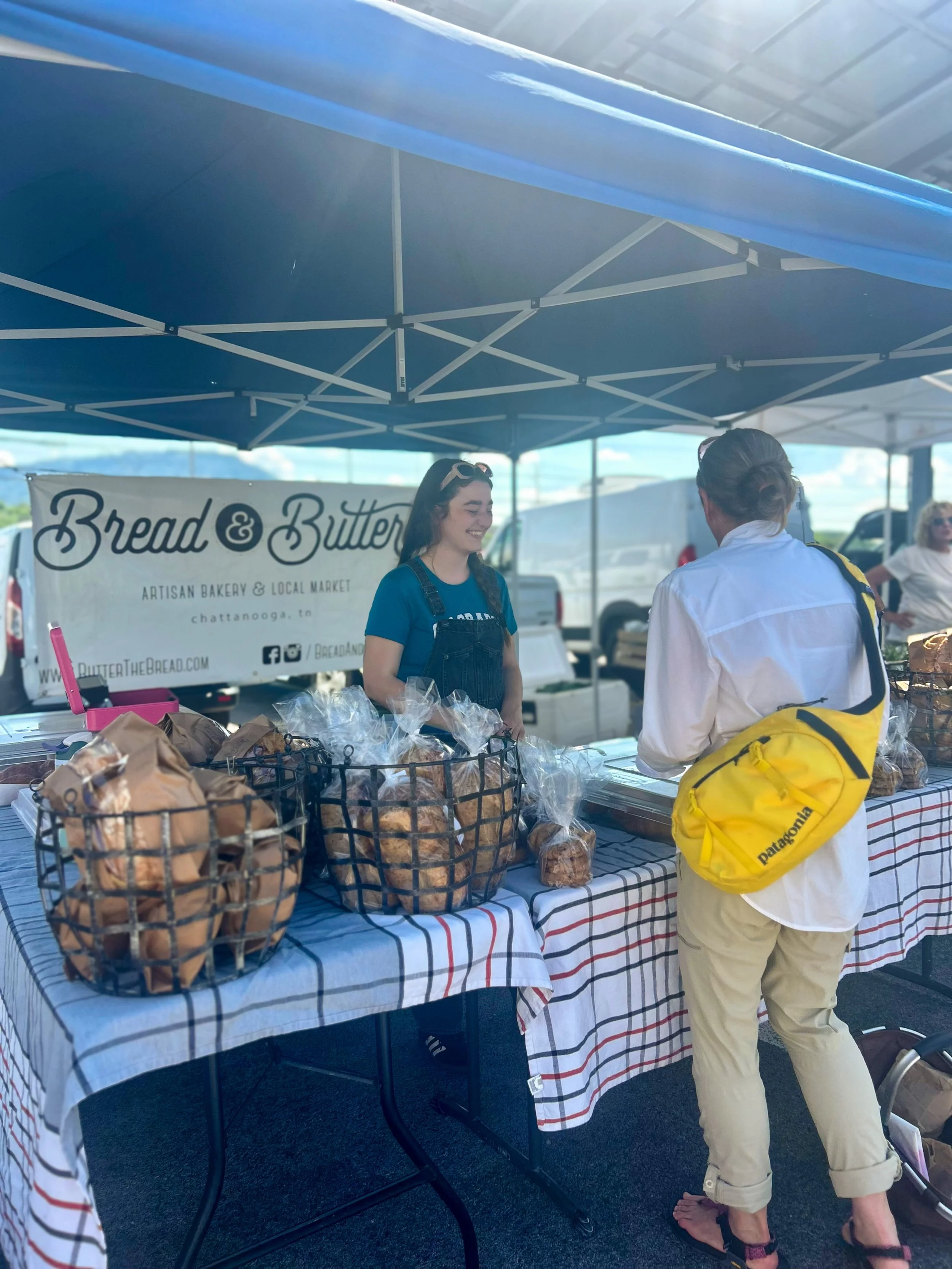 It&rsquo;s Market Day! @mainstfarmersmarket 🍞🥐👩&zwj;🌾

Market season is in full swing! We&rsquo;ll be there from 4-6 slingin&rsquo; bread&hellip; and brownie bits 👀 We can&rsquo;t wait to see you!