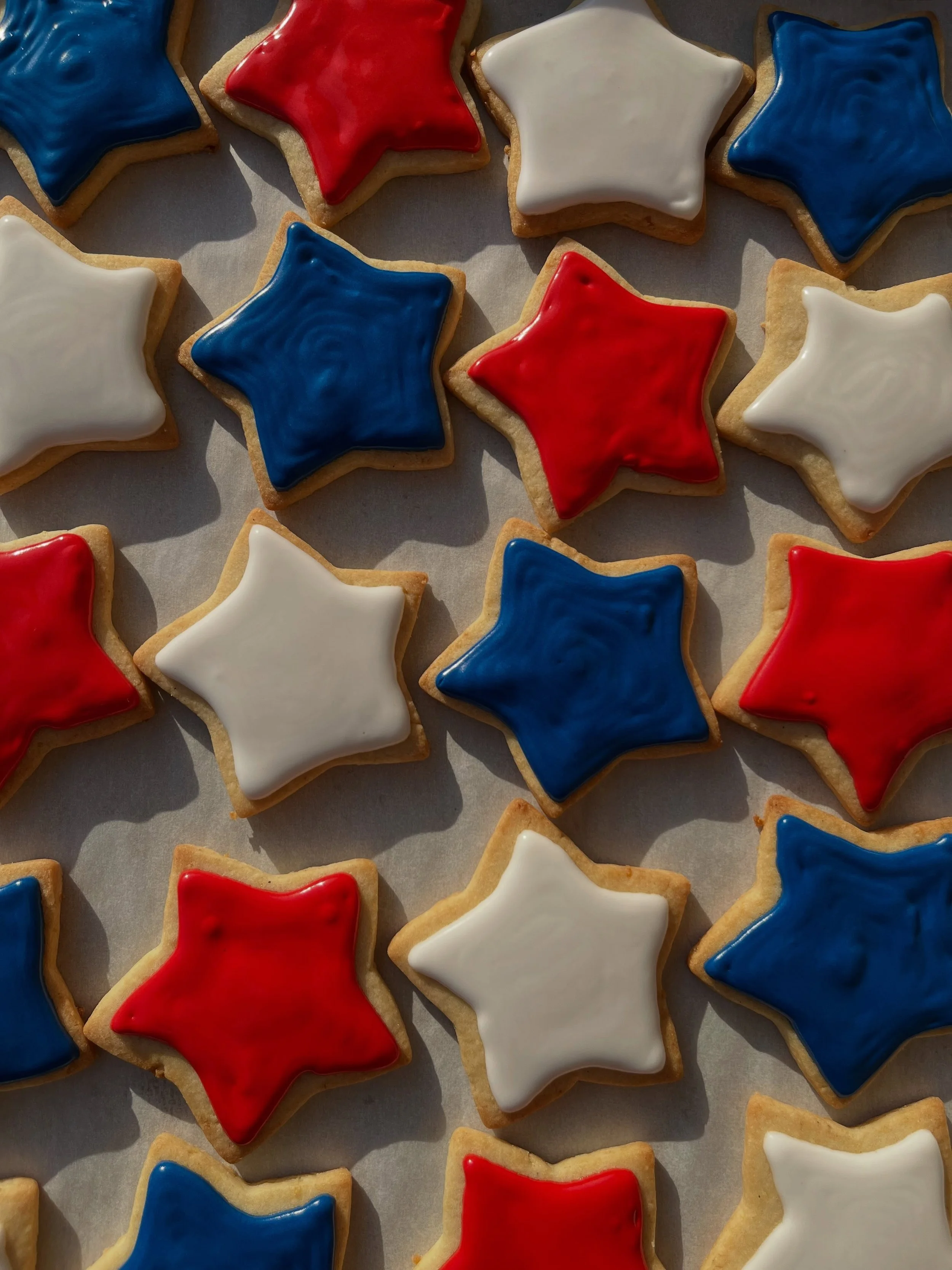 We&rsquo;re kicking off Fourth Of July weekend with our new Red, White, and Blue cookies! 🇺🇸⭐️

These star-shaped cuties come in three different solid colors: red, white, and blue. Topped with plain icing, these cookies are made with our signature 
