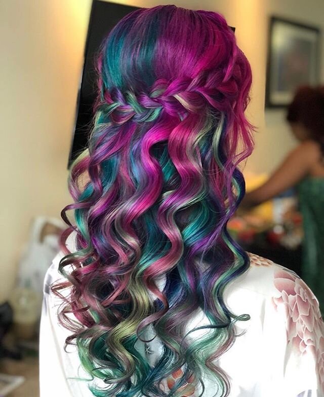 🎨🦄 FANTASY SPLASH 🦄🎨
👈🏻 Swipe to see the process 🤩 Many of you wondered how the outcome of the multi-fantasy process came out on our story and here it is! 🌈 This gorgeous carnival of colors was done by Becky @becky.hairaddiction using @pulpri