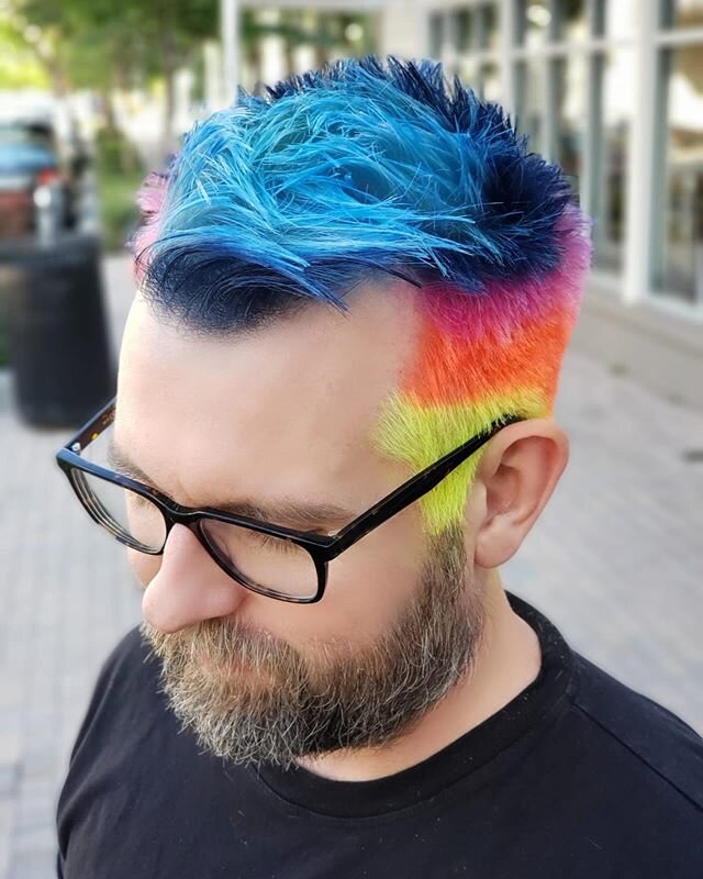 ⚡️🌈🎠🤹🏻 ELECTRIC FOREST 🤹🏻🎠🌈⚡️
Talk about #showstopper 🤩 Check out this gorgeous block fantasy coloring + men&rsquo;s cut by Becky @becky.hairaddiction using @pulpriothair 🎨 To achieve vibrant long lasting fantasy tones it is essential to ha