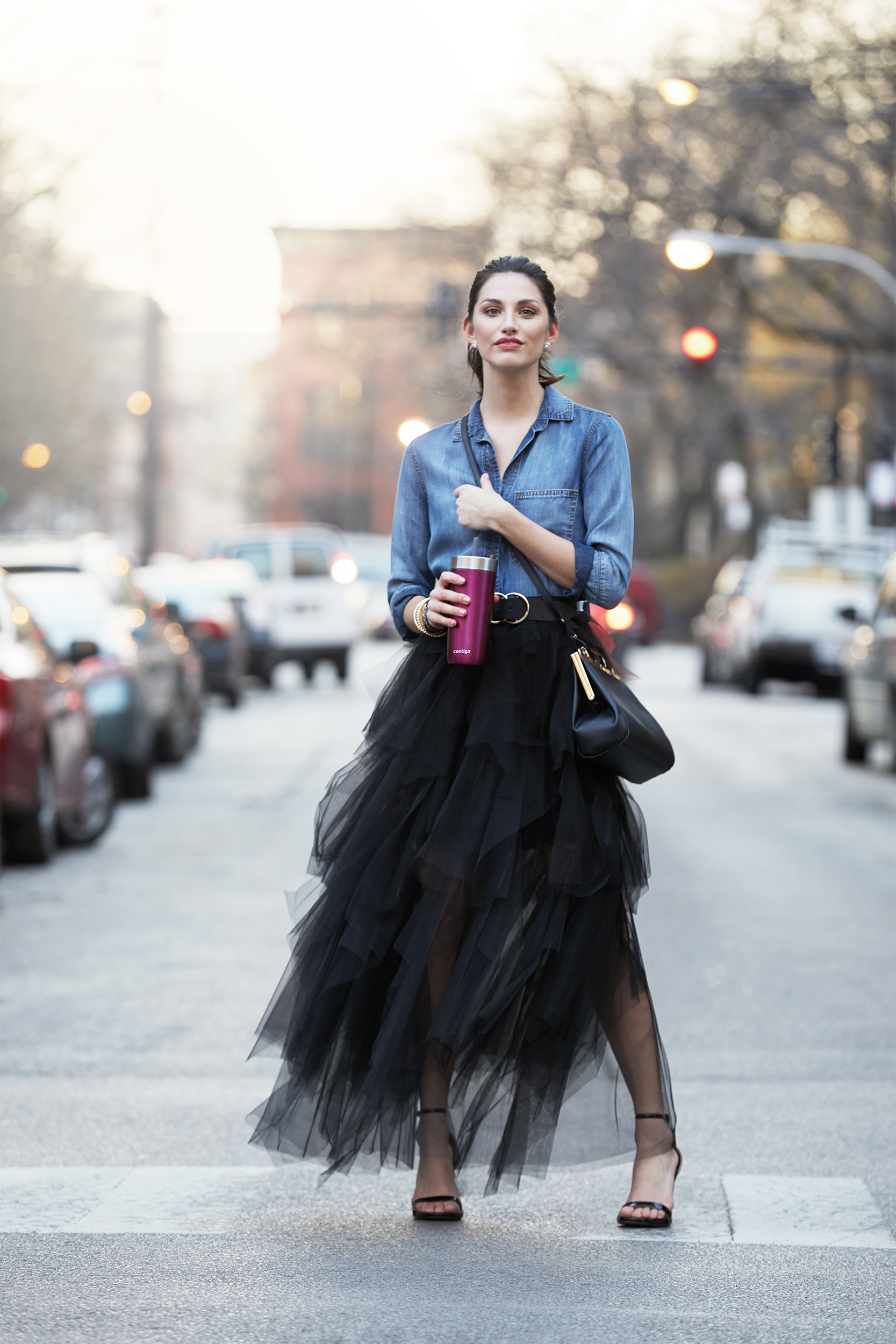 29a-SAP-contigo-luxe-hydration-spill-proof-tumbler-18oz-passion-fruit-crosswalk-downtown-lifestyle-with-talent-07.png