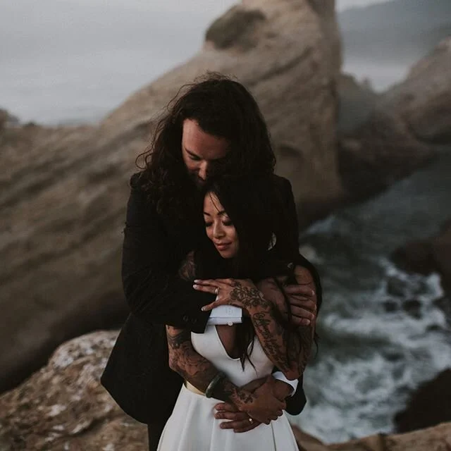 tahnee + sam&rsquo;s incredible diy cape kiwanda wedding from last year is up on the blog today. tahnee found my styled shoot from the year before and planned her entire day specifically around that shoot which is the coolest freakin thing. link in m