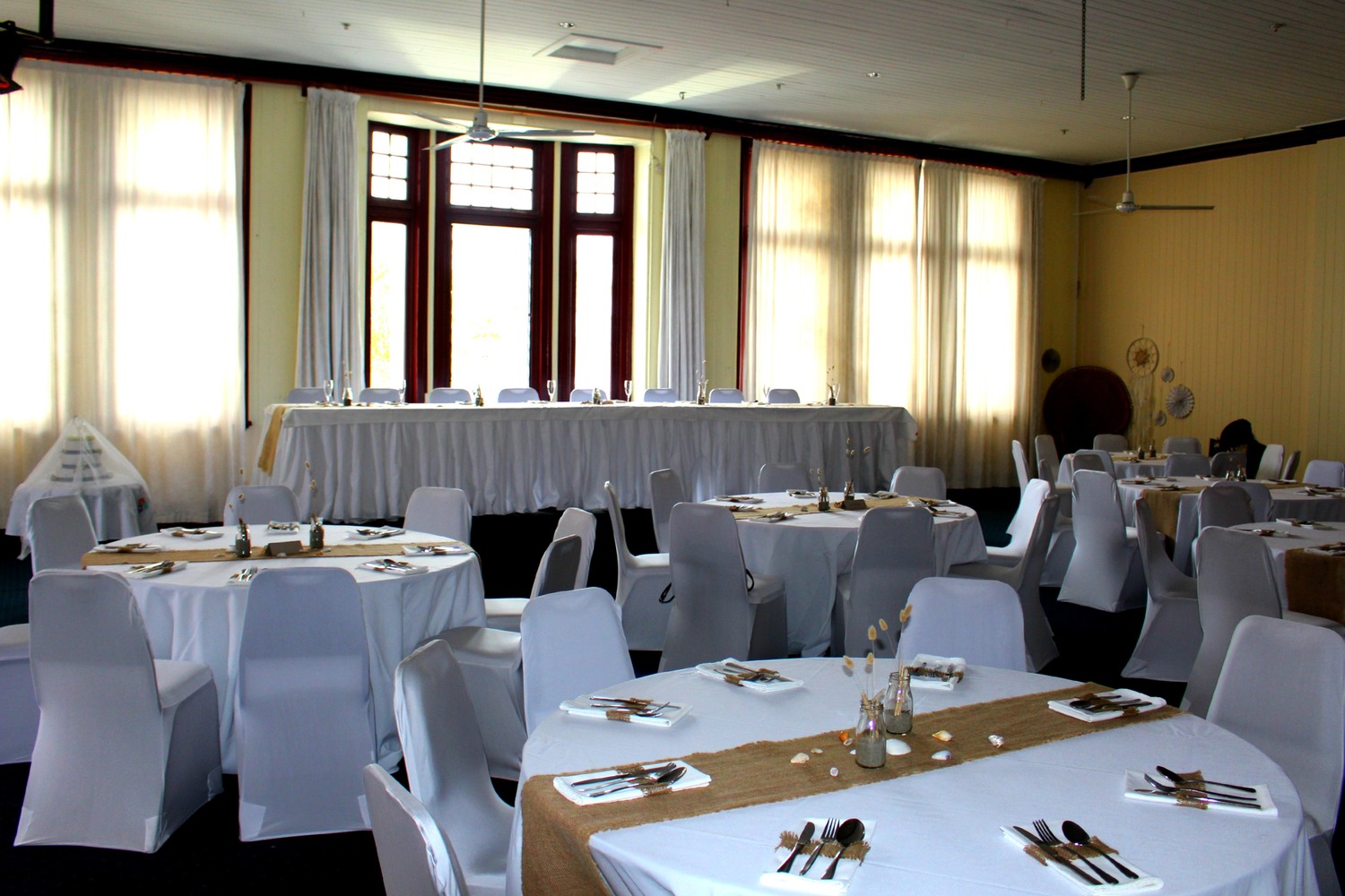 Upstairs bar 160 seated on round tables. 220 seated on trestle tables. 350 standing.