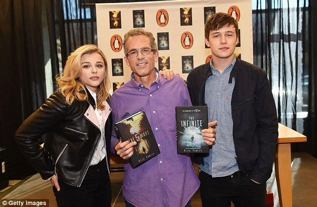 23DB188B00000578-0-Promoters_Chloe_left_was_joined_by_the_book_s_auther_Rick_Yancey-m-35_1417997912166.jpg