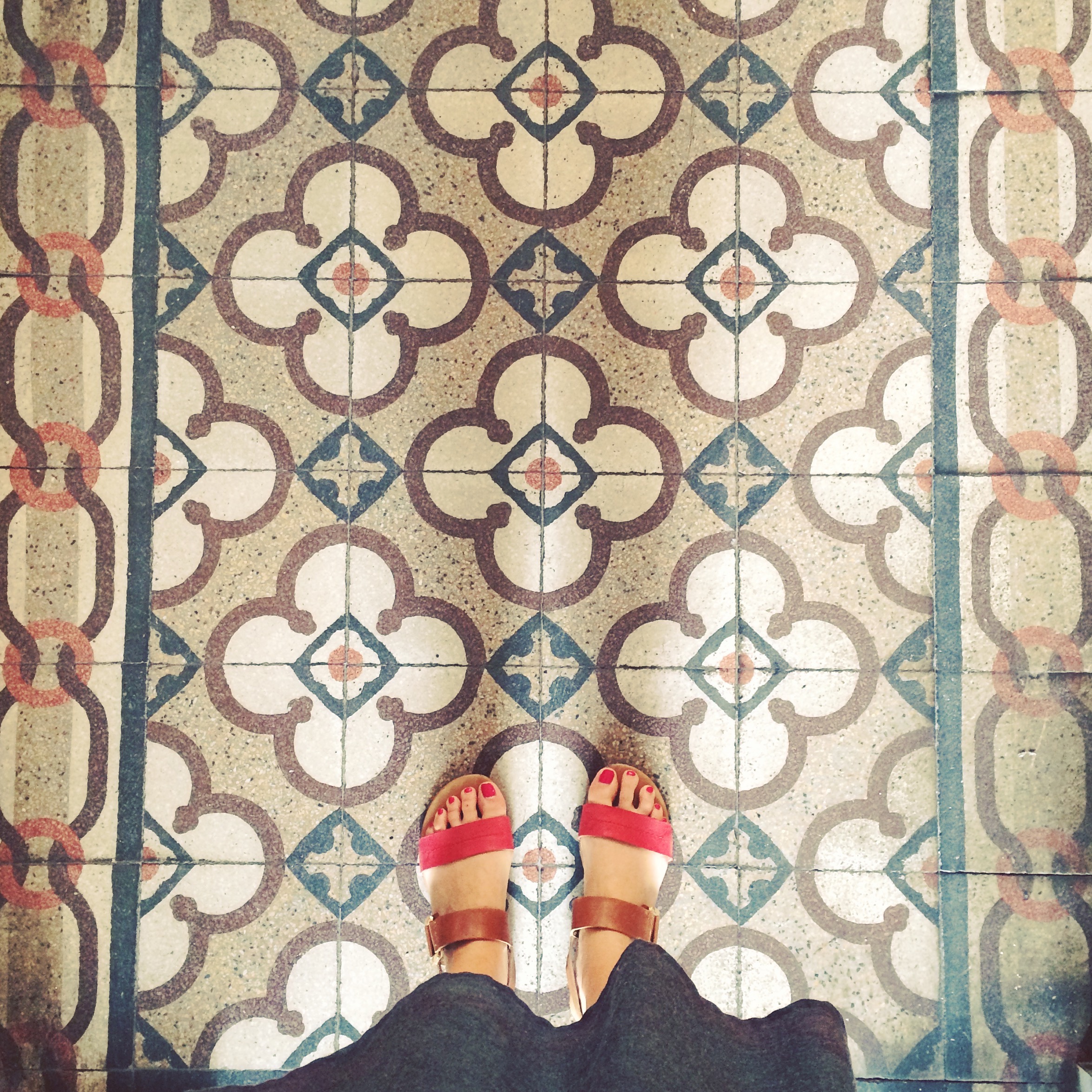 I'm not quite sure people need to see my feet this close, BUT I really do love those tiles!!