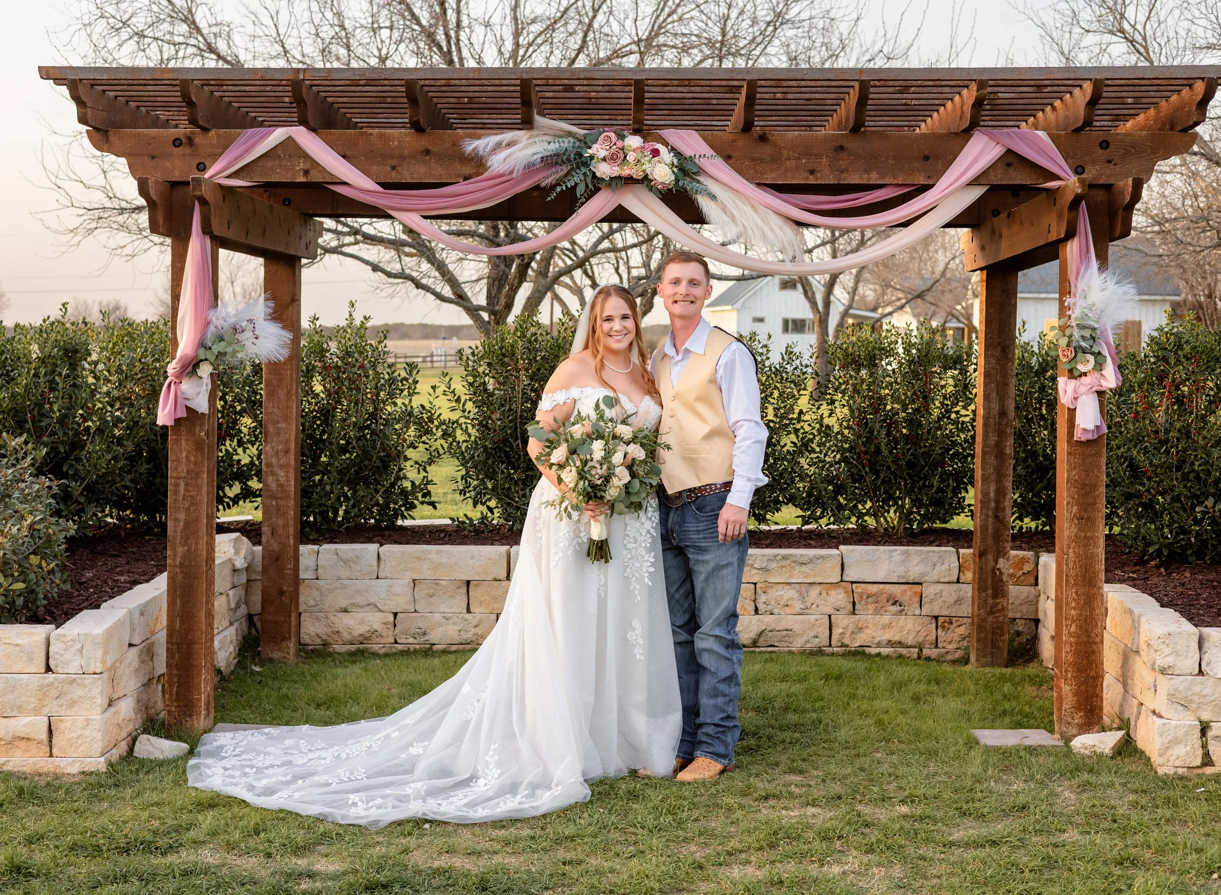 Love on the Wind: Rylee &amp; Garrett’s Spring Wedding at Deerfield Estates 