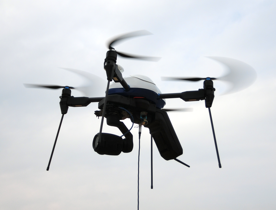 プレスリリース 給電しながら4k非圧縮映像と制御の伝送が可能な有線ドローンaerobo Onairを開発 エアロセンス株式会社