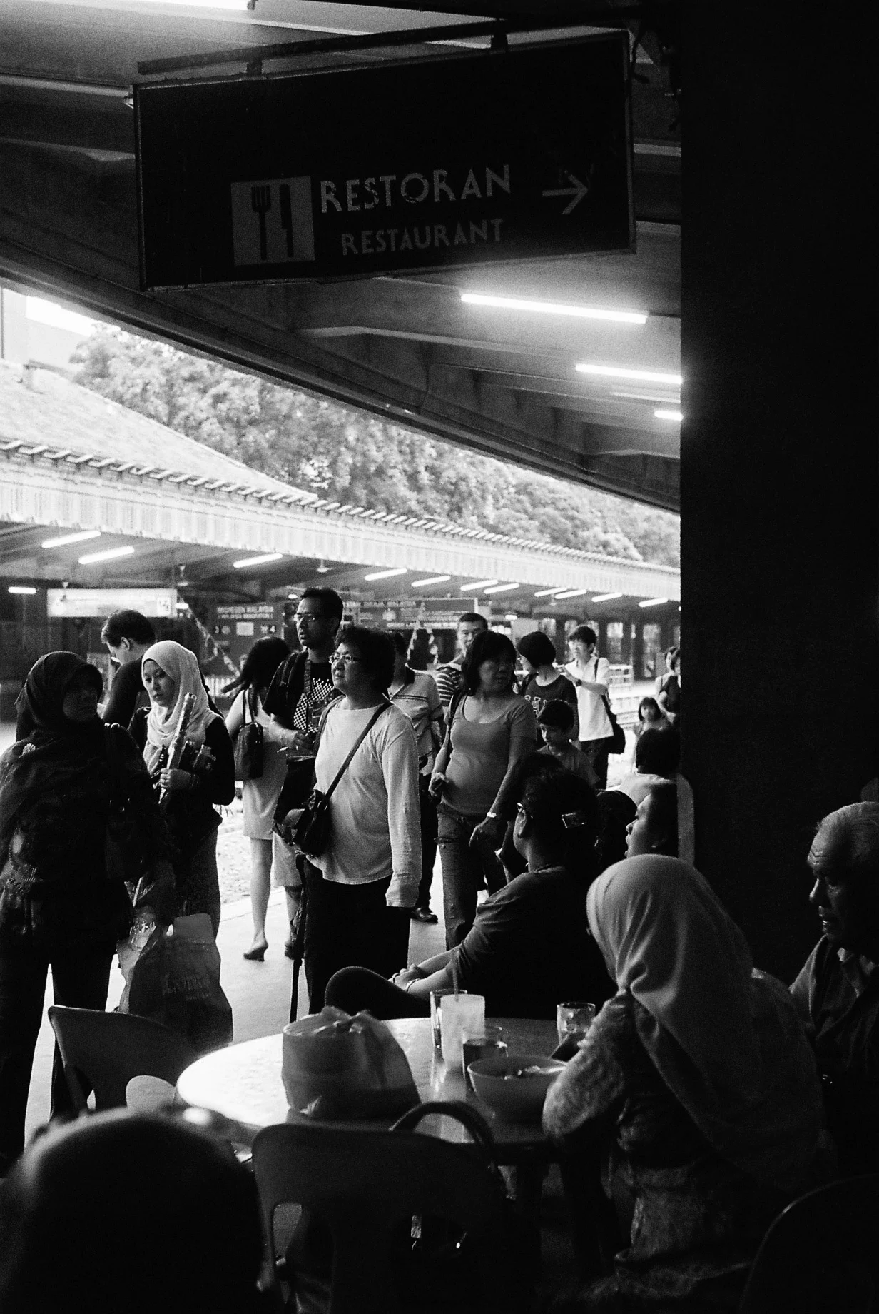 F1000008bnw.jpg