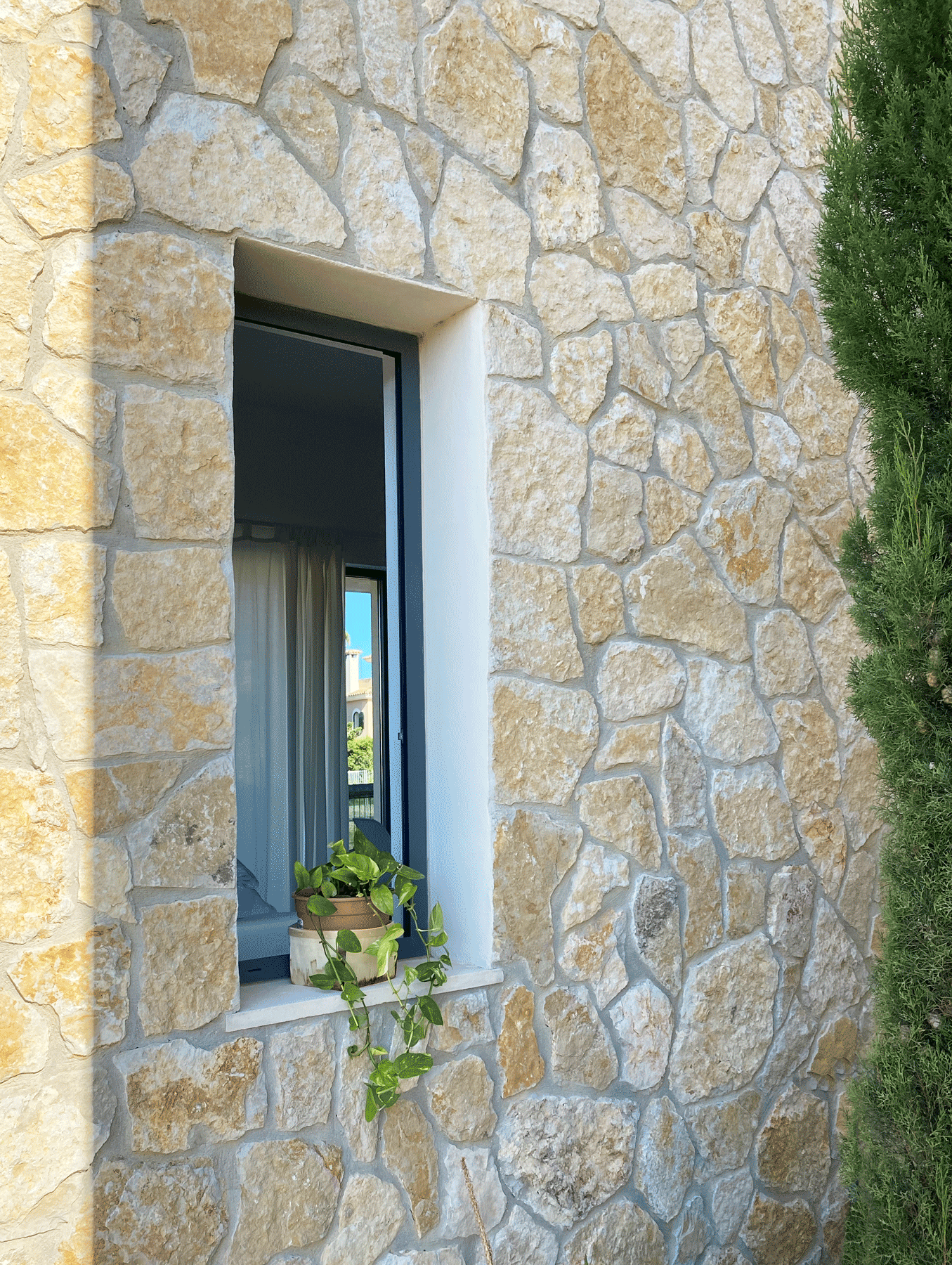 villa-mallorca-window.gif