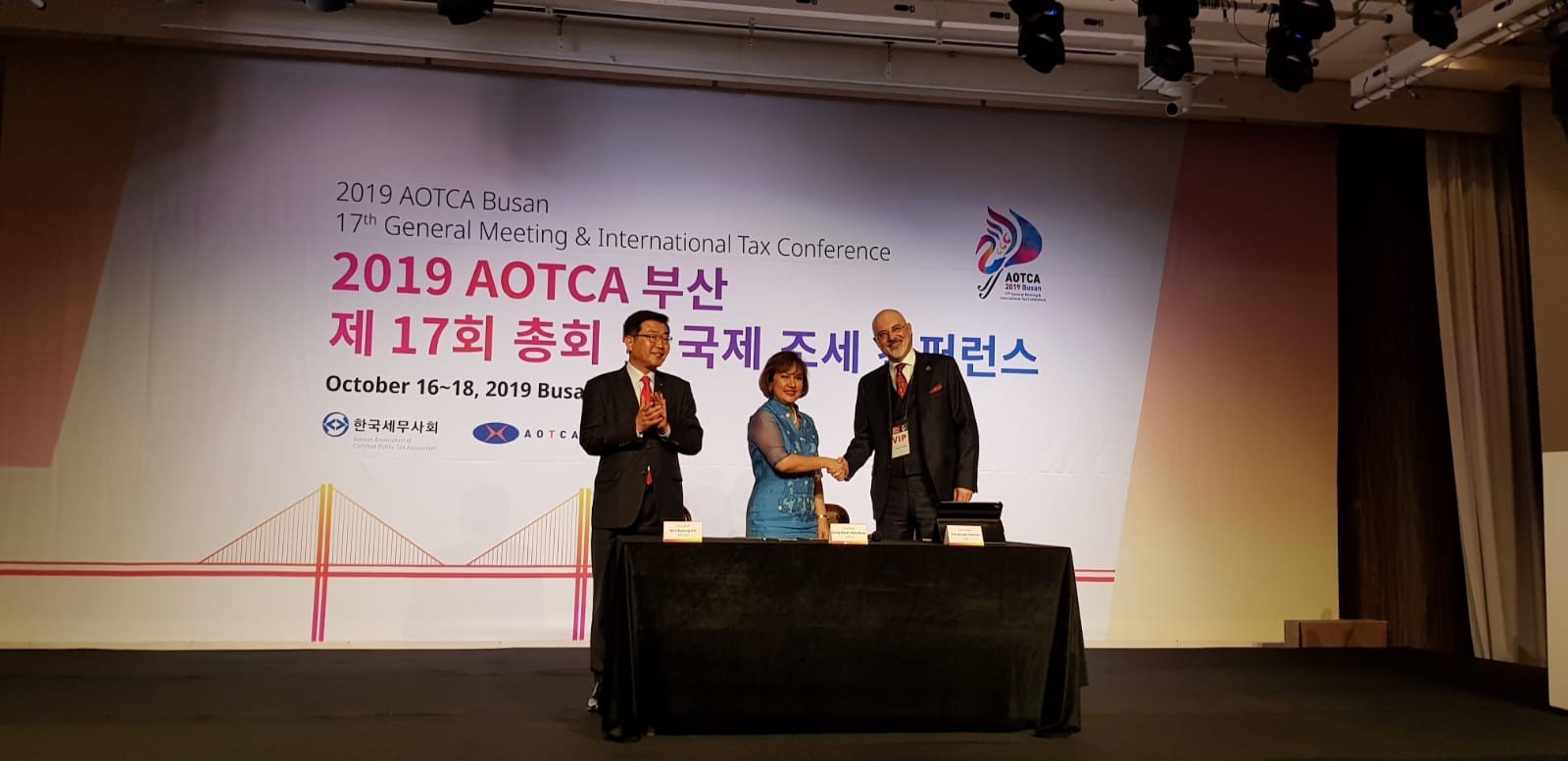 piergiorgio-valente-cfe-president-and-euney-marie-j-mata-perez-aotca-president-at-the-17th-aotcas-general-meeting--international-tax-conference-in-busan_48912992108_o.jpg