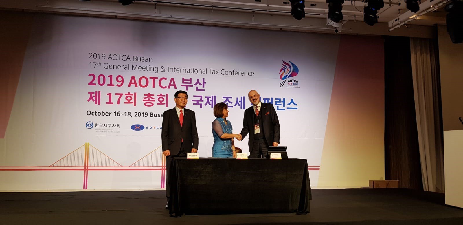 piergiorgio-valente-cfe-president-and-euney-marie-j-mata-perez-aotca-president-at-the-17th-aotcas-general-meeting--international-tax-conference-in-busan_48913520981_o.jpg