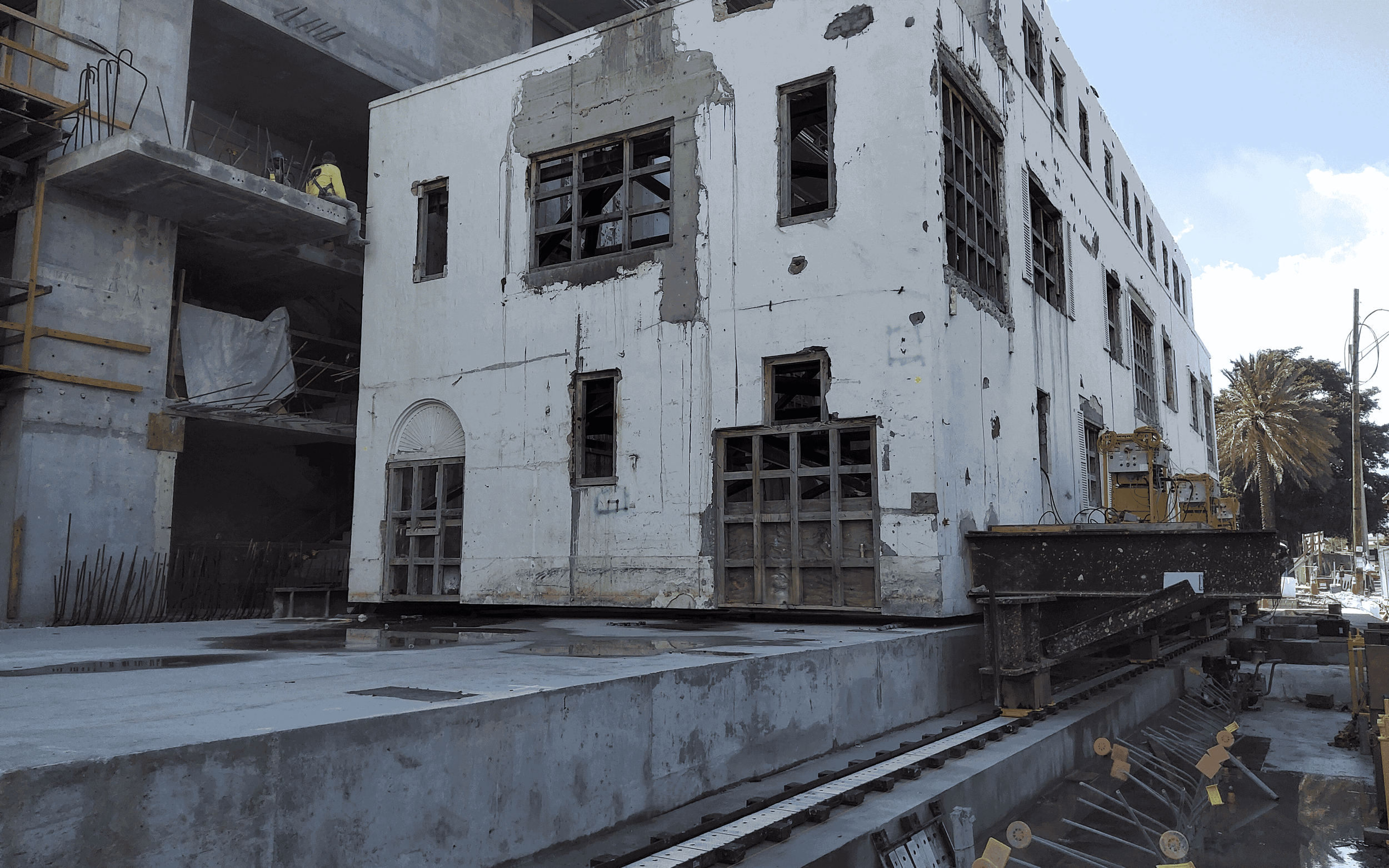 When the building was being moved back, a balcony that was part of the new construction obstructed the course to its original location.